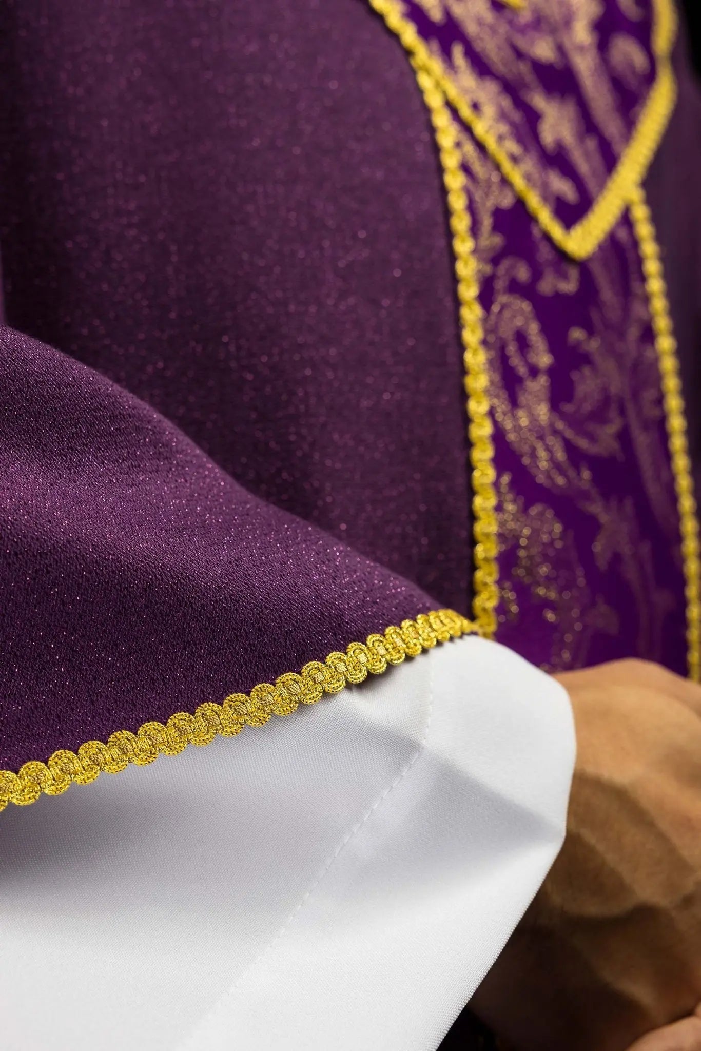Purple Chasuble with Embroidered Gold Cross and Jacquard Fabric - HAFTINA ATELIER