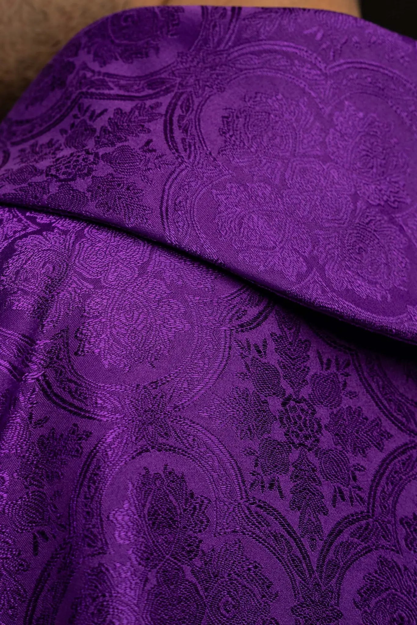 Purple chasuble with gold cross embroidery on jacquard fabric - HAFTINA ATELIER