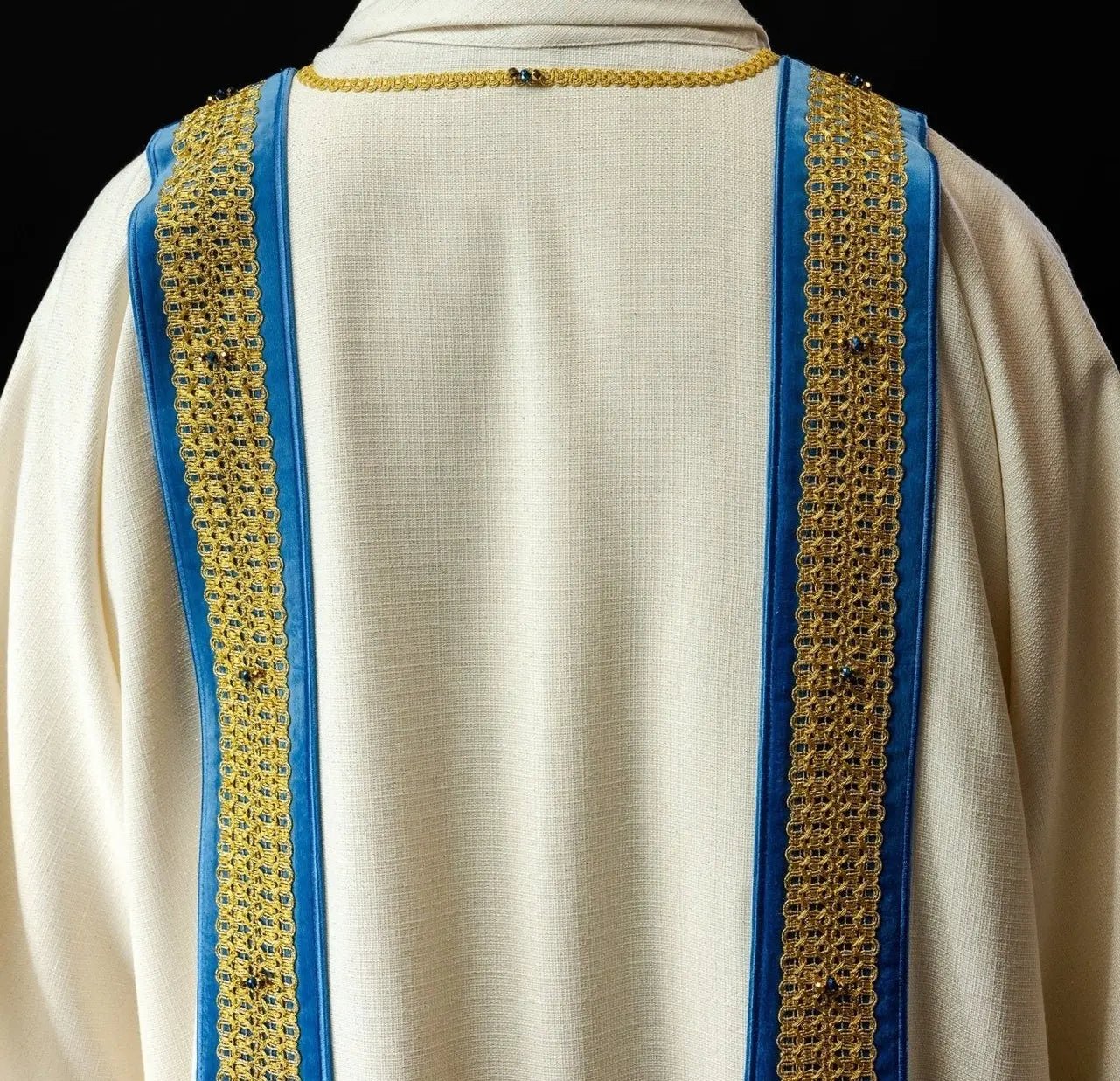 Dalmatic mariale fait main avec pierres naturelles – Collection 1001 fait main