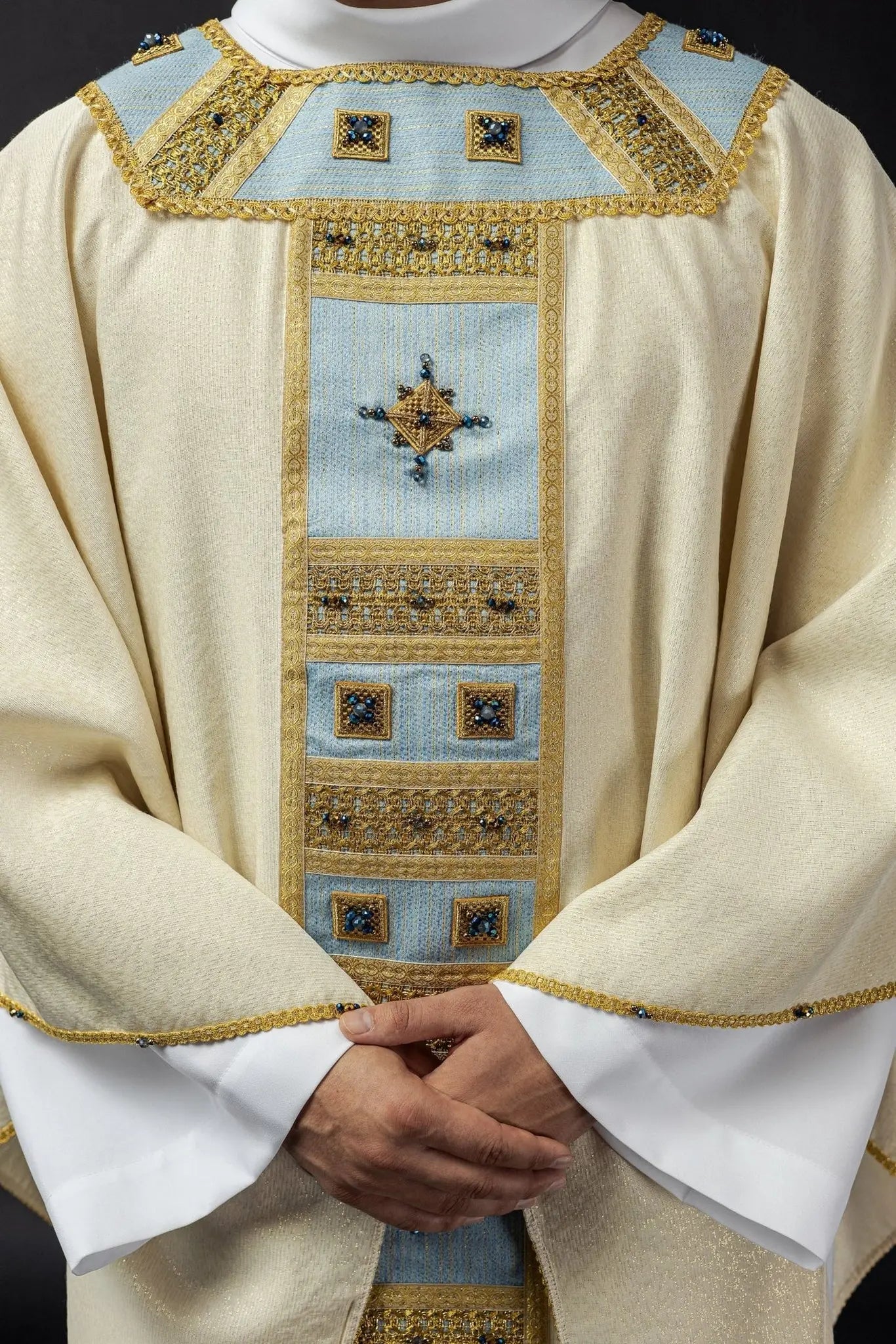 Chasuble mariale faite main avec pierres naturelles – Collection faite main 7004