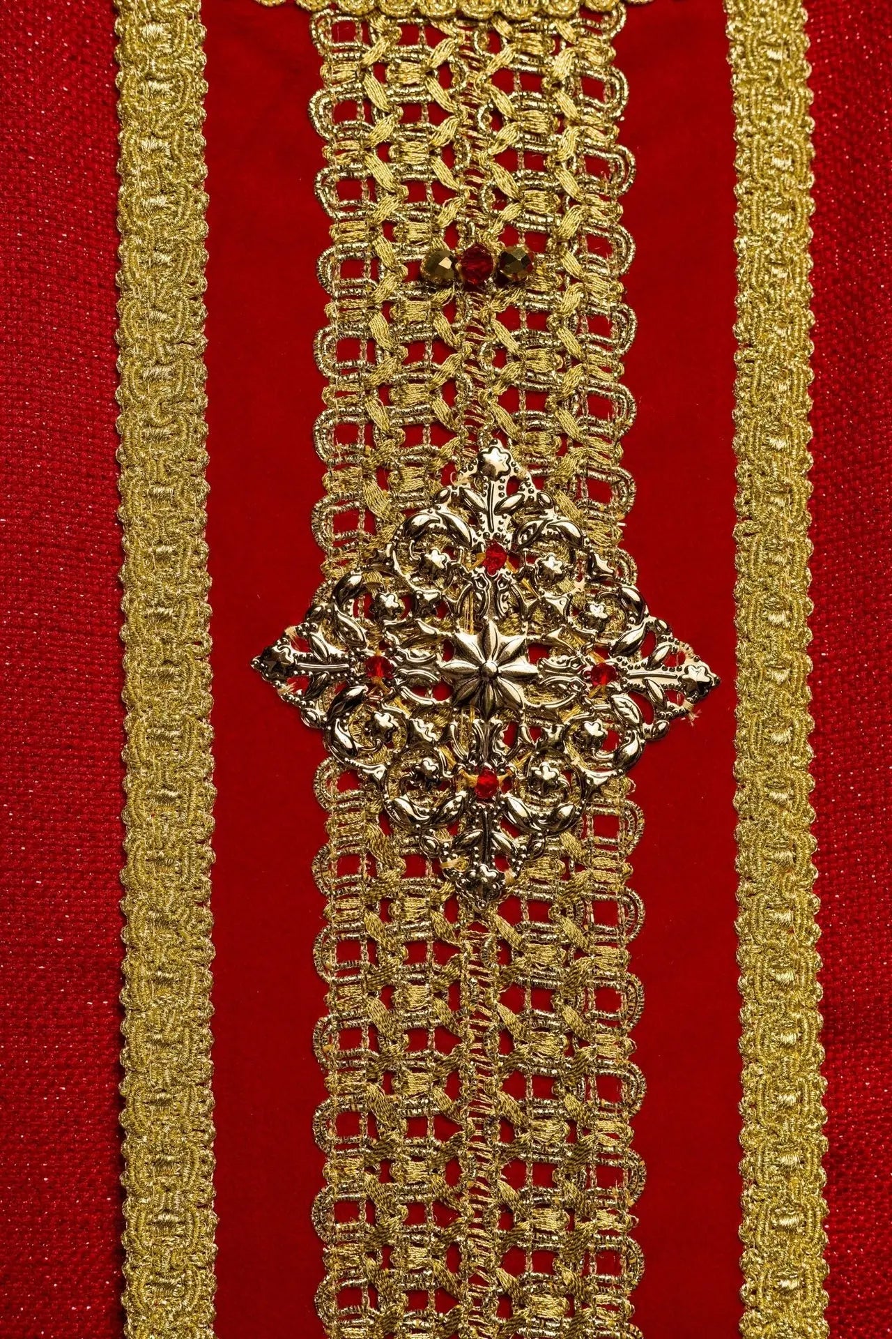 Chasuble faite main avec pierres naturelles – Collection Handmade 7001