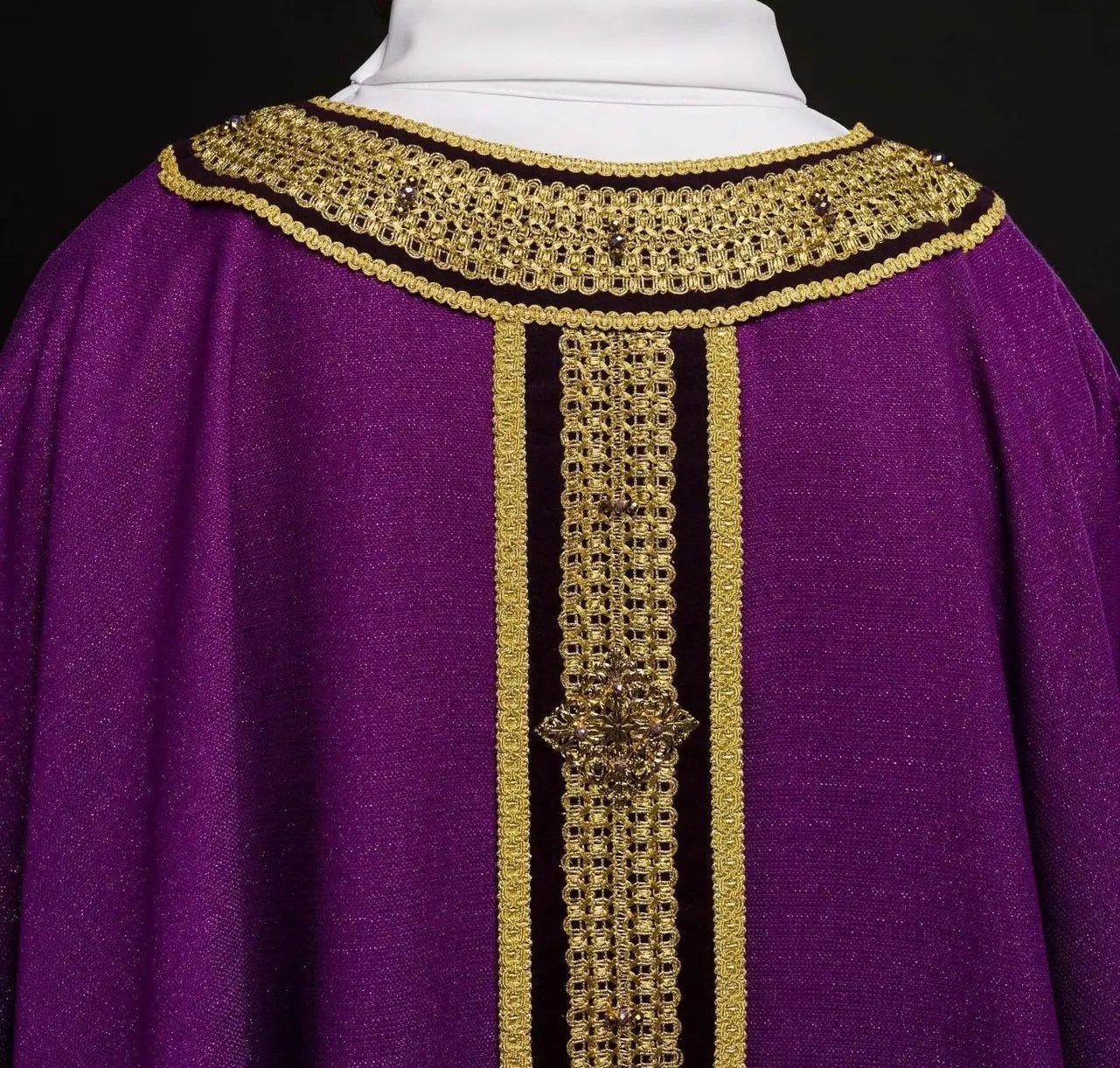 Chasuble faite main avec pierres naturelles – Collection Handmade 7001