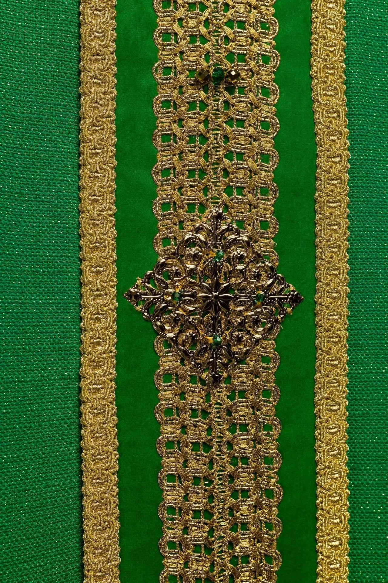 Chasuble faite main avec pierres naturelles – Collection Handmade 7001