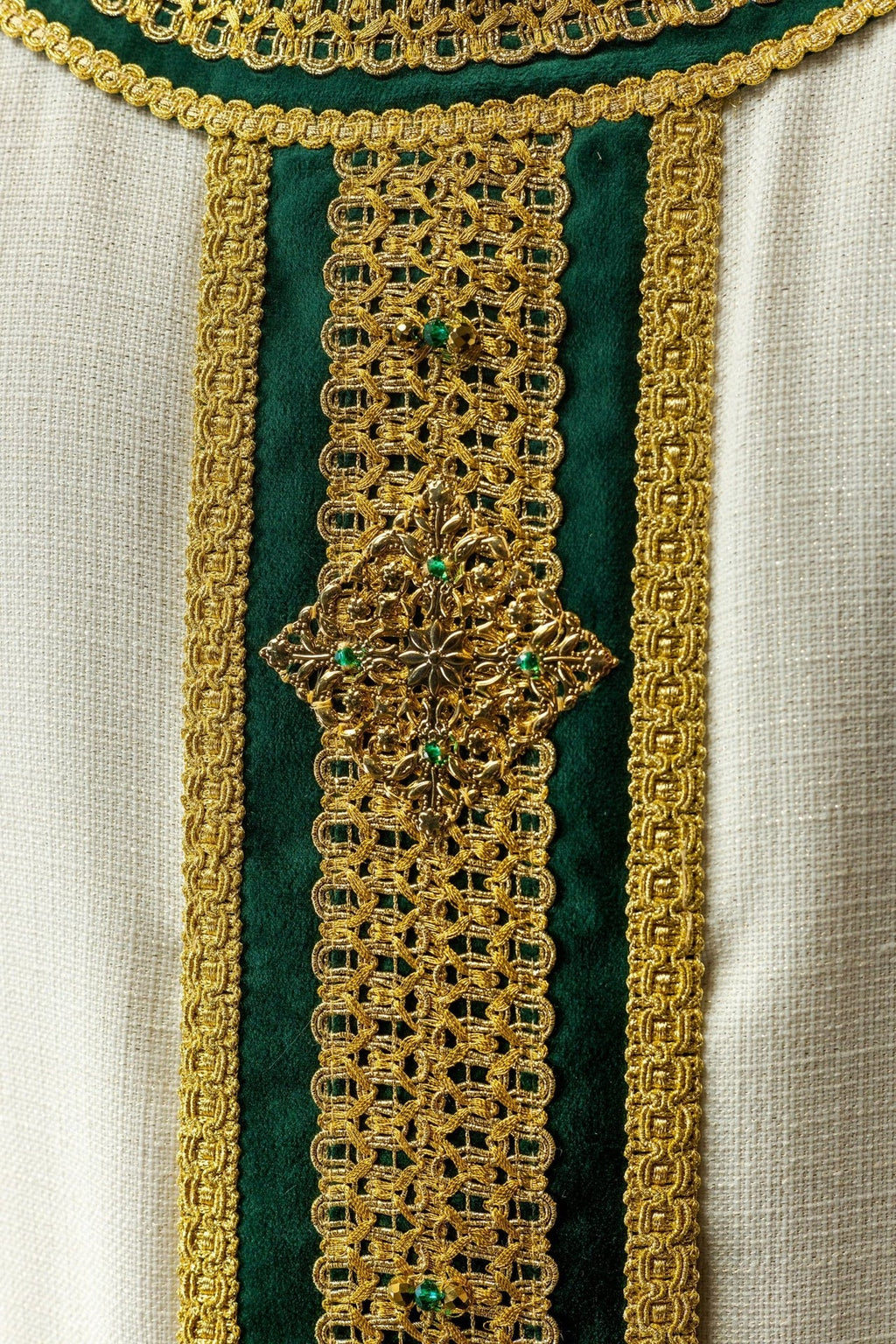 Ręcznie wykonany ornat z naturalnymi kamieniami Handmade 7001