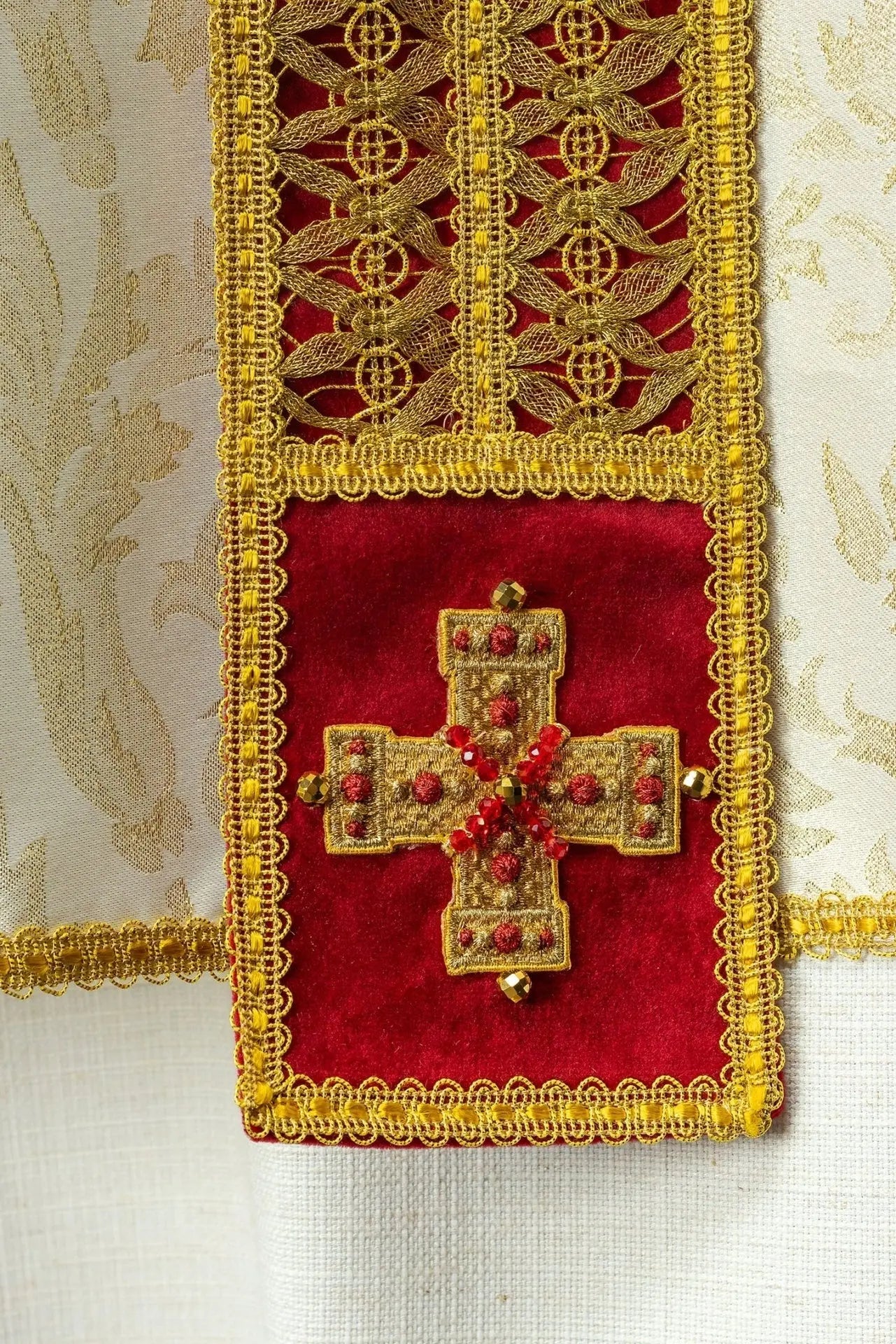 Chasuble liturgique artisanale avec pierres naturelles – Modèle 7009