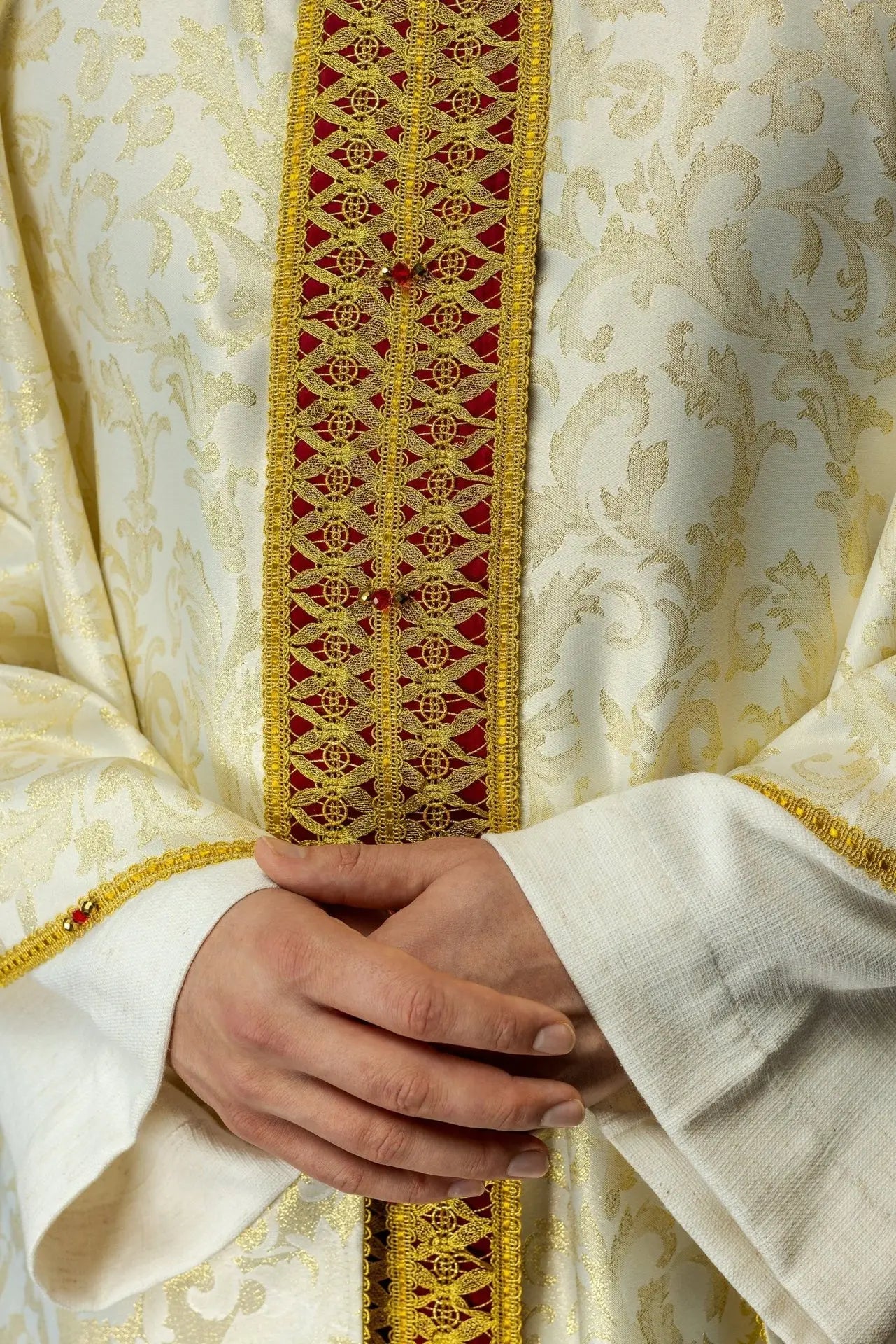 Chasuble liturgique artisanale avec pierres naturelles – Modèle 7009