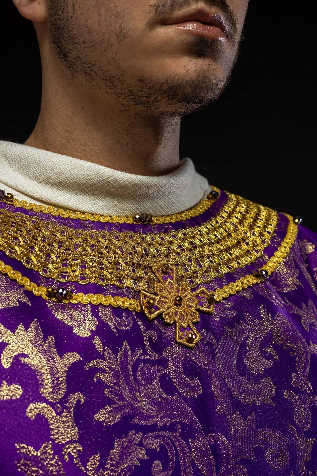 Ręcznie wykonany ornat z naturalnymi kamieniami Handmade 7010 Fioletowy