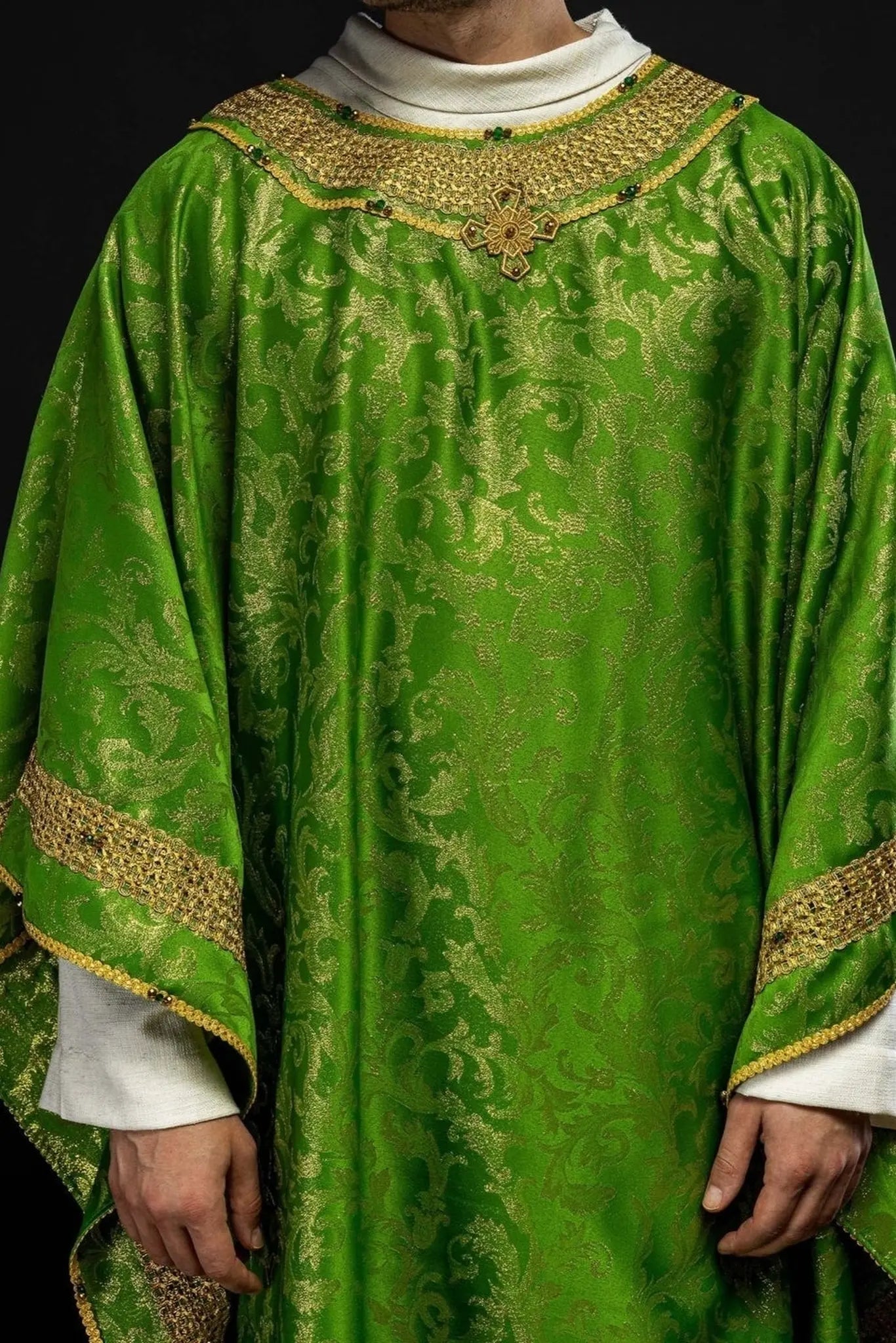 Chasuble verte faite main avec pierres naturelles – Collection Handmade 7010