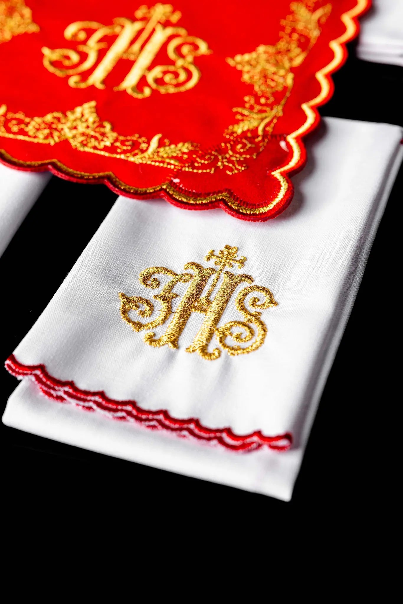 Red chalice linen set with IHS embroidery - HAFTINA ATELIER