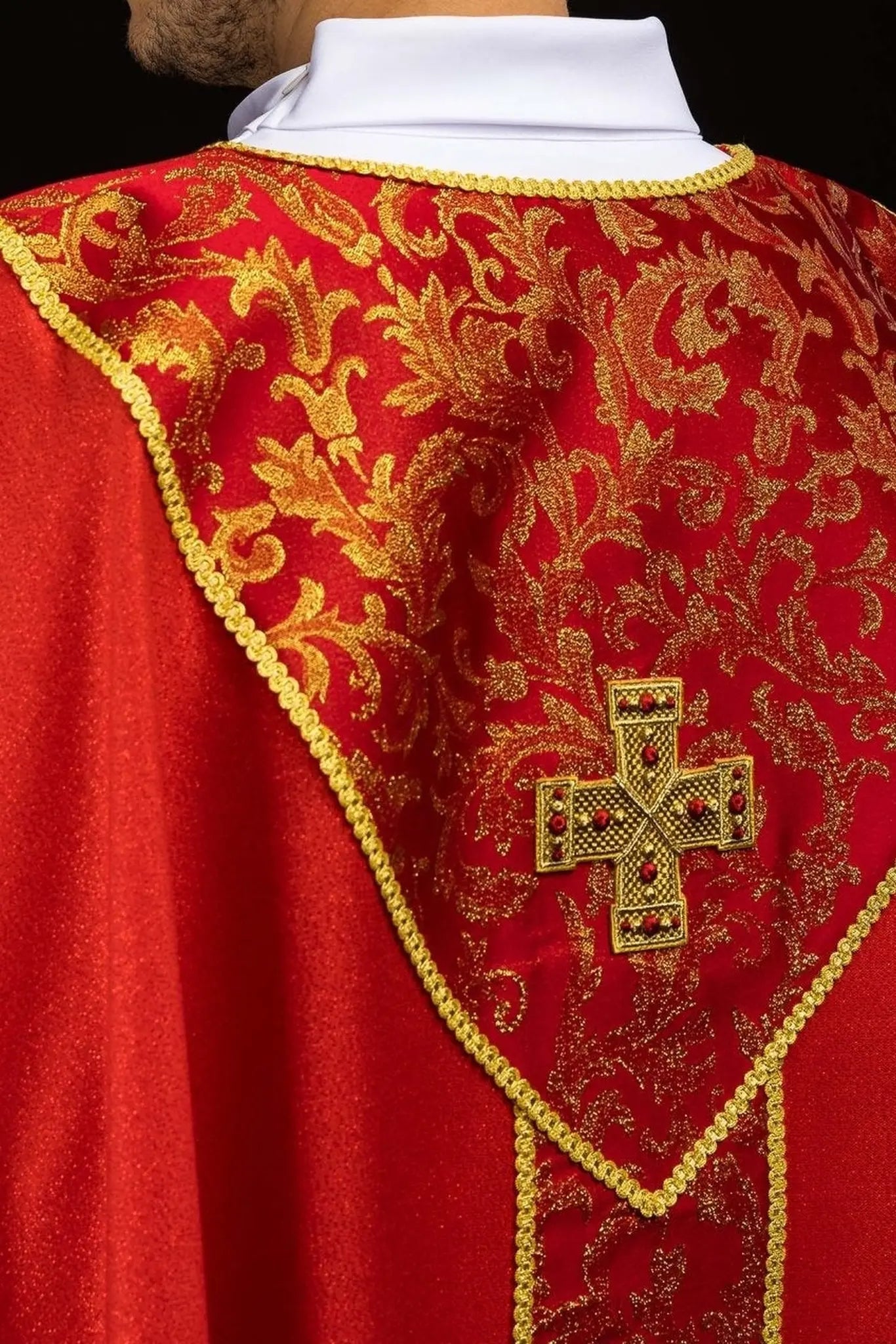 Red Chasuble with Cross and Jacquard Fabric - HAFTINA ATELIER