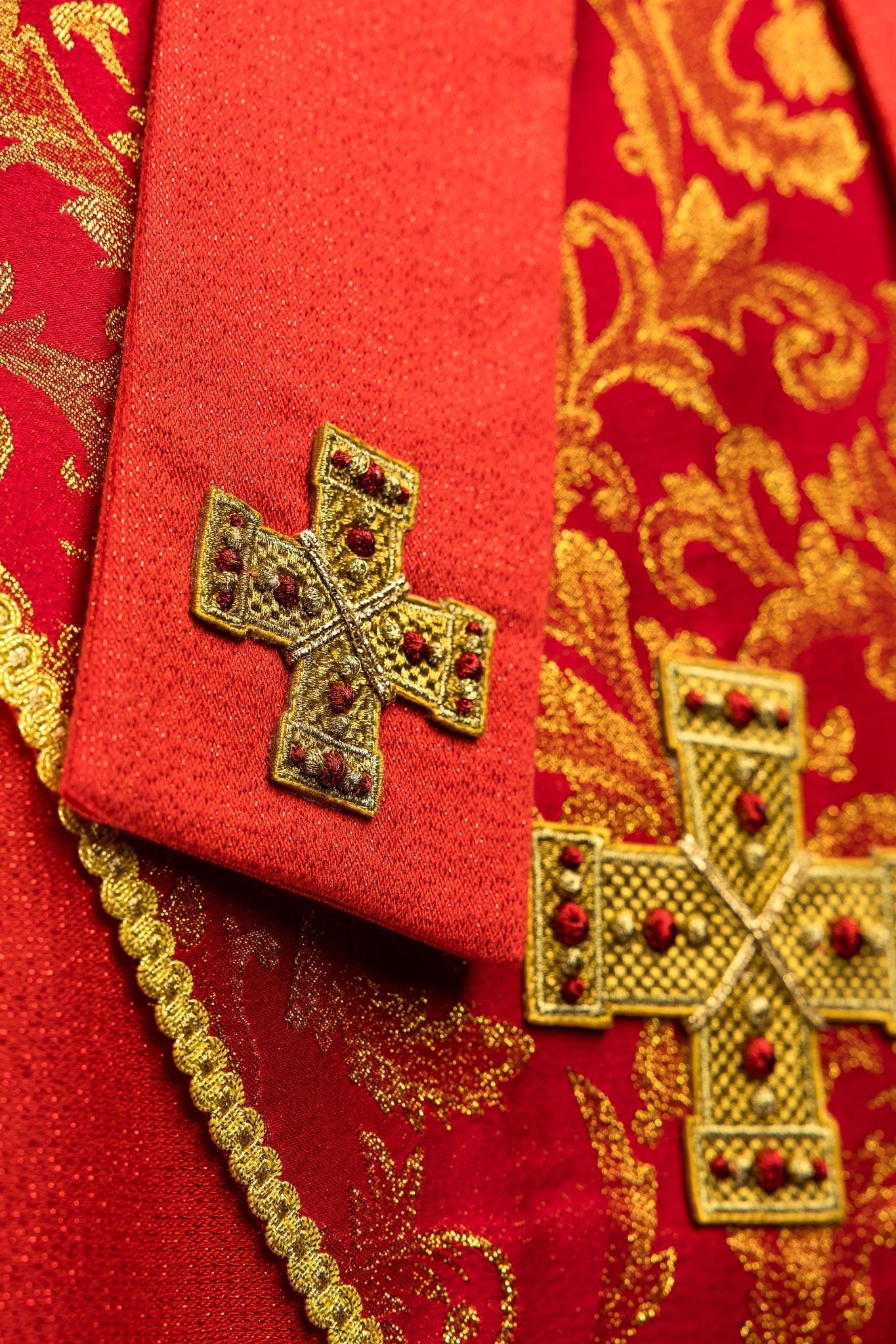 Red Embroidered Mitre with Cross and Jacquard Fabric - HAFTINA ATELIER