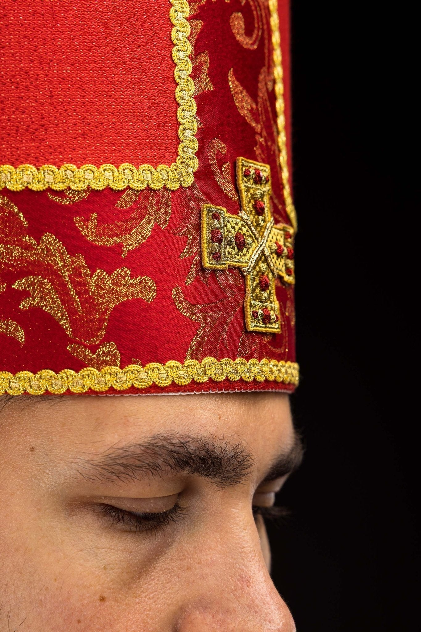 Red Embroidered Mitre with Cross and Jacquard Fabric - HAFTINA ATELIER