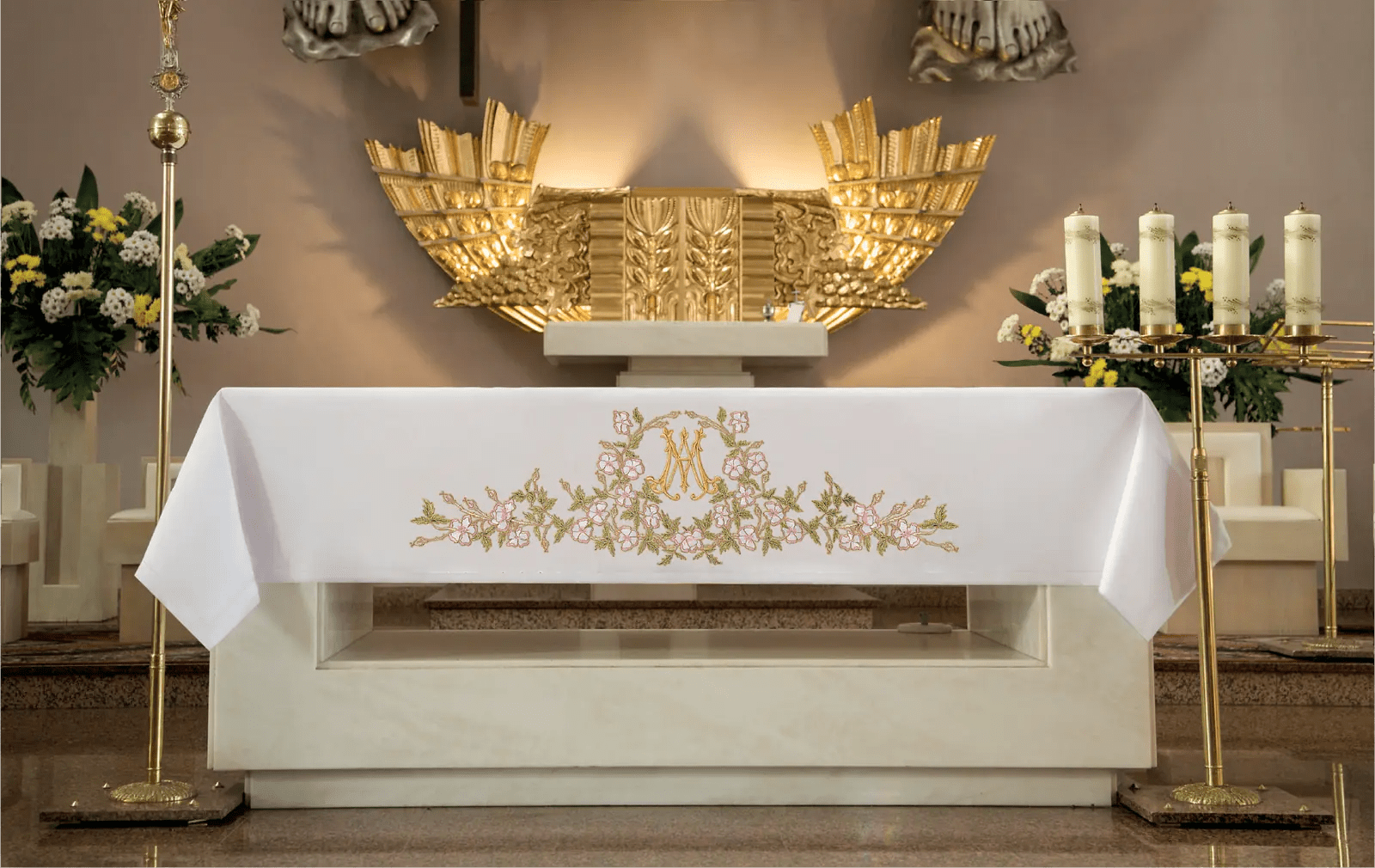 Richly decorated altar cloth with frontal embroidery and Marian motif 140X180 - HAFTINA ATELIER