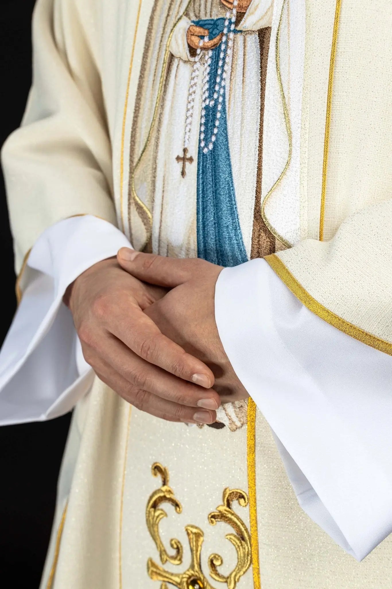 Richly Embroidered Chasuble with Our Lady of the Rosary - HAFTINA ATELIER