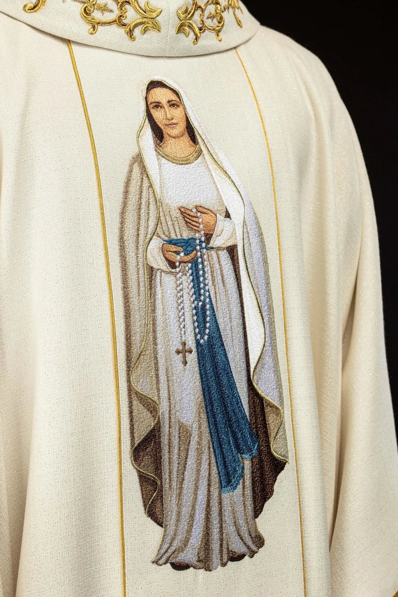 Richly Embroidered Chasuble with Our Lady of the Rosary - HAFTINA ATELIER