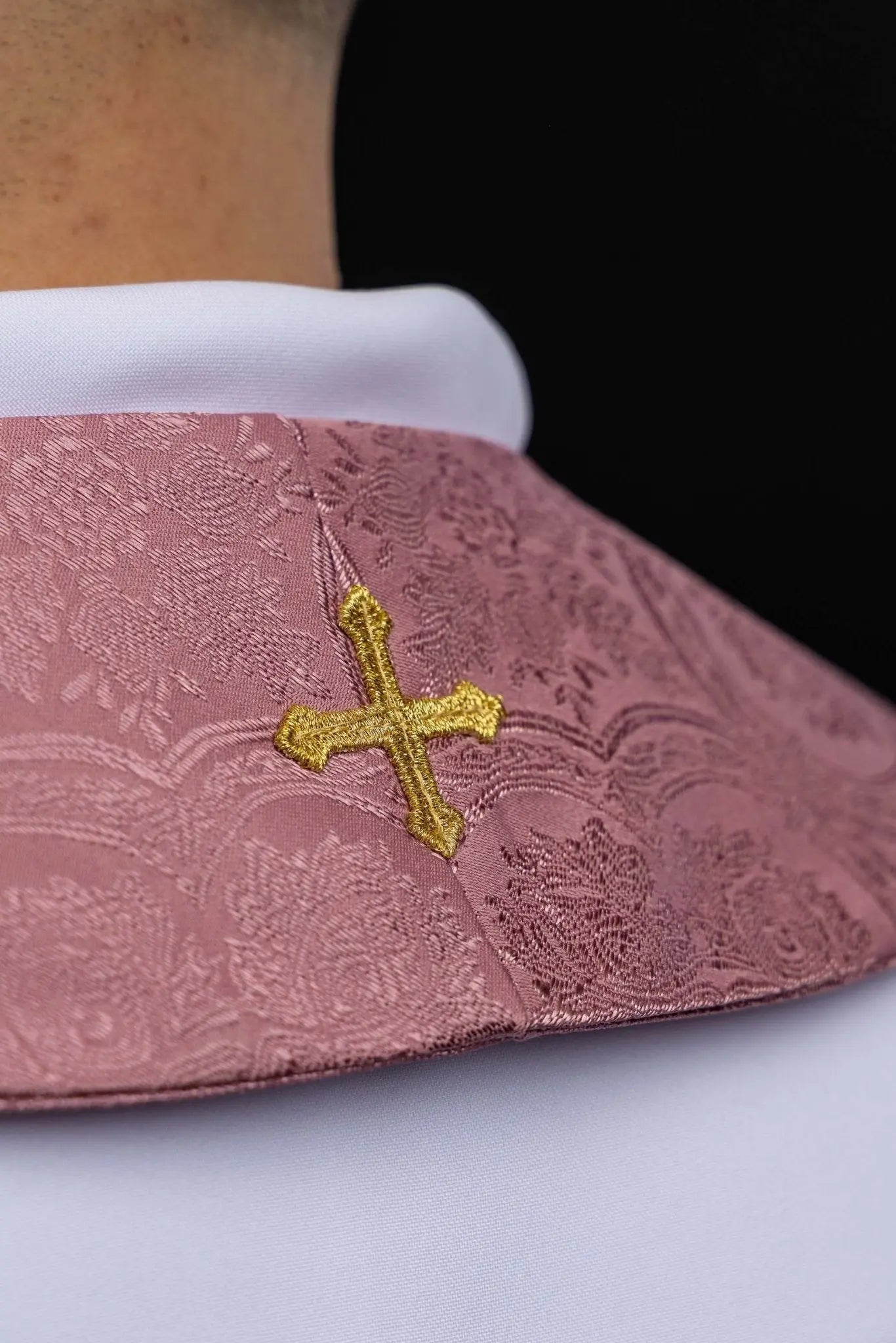 Rose jacquard stole with embroidered crosses - HAFTINA ATELIER