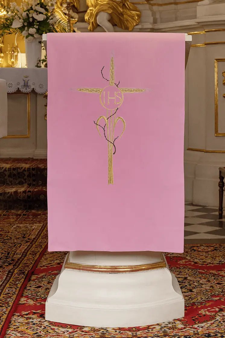 Serviette pour le lectionnaire avec broderie de croix dorée