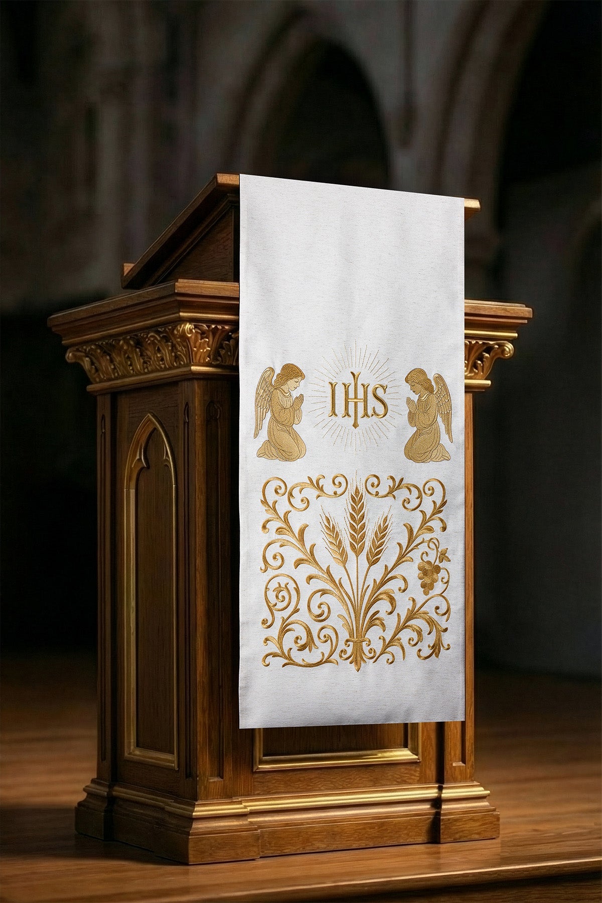 Housse blanche pour lutrin avec IHS et anges adorateurs