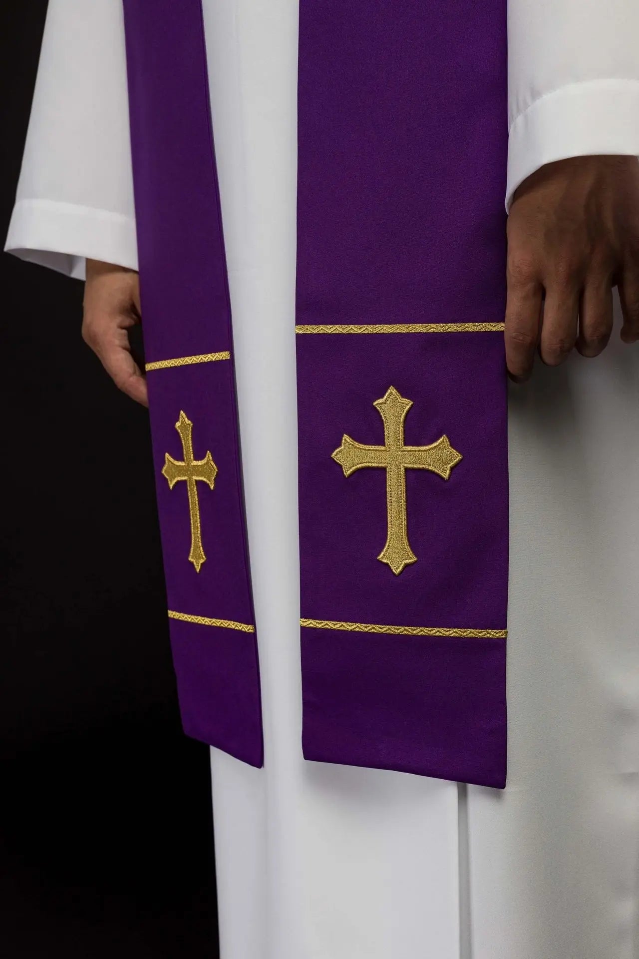 Étole violette de prêtre brodée Croix