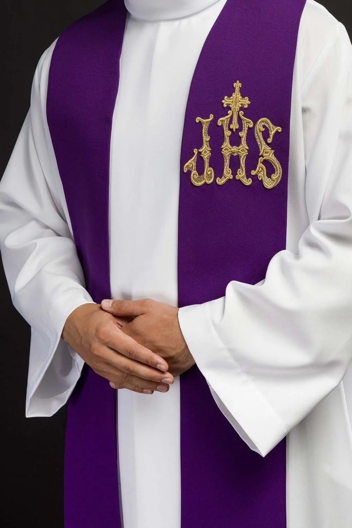 Étole violette de prêtre brodée avec croix et IHS