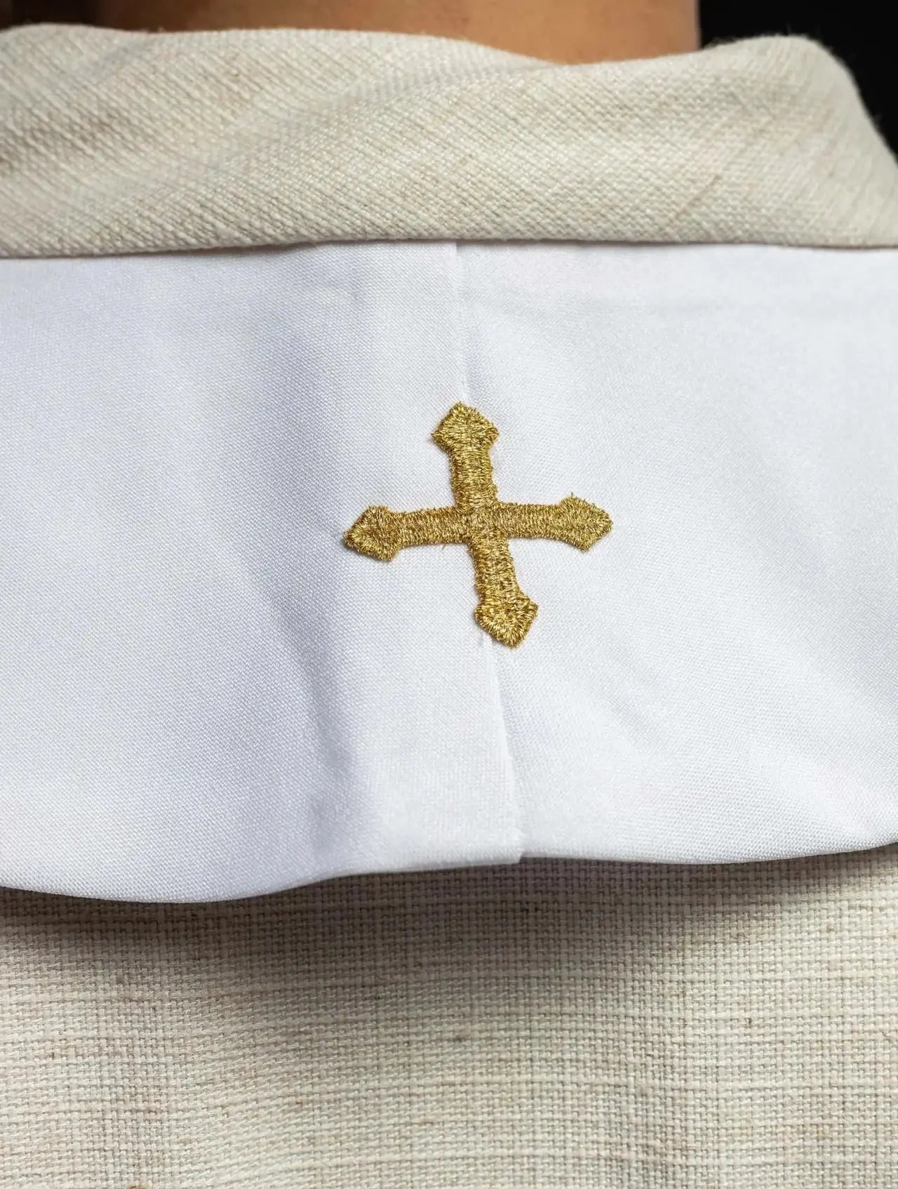 Étola blanche mariale brodée pour prêtre
