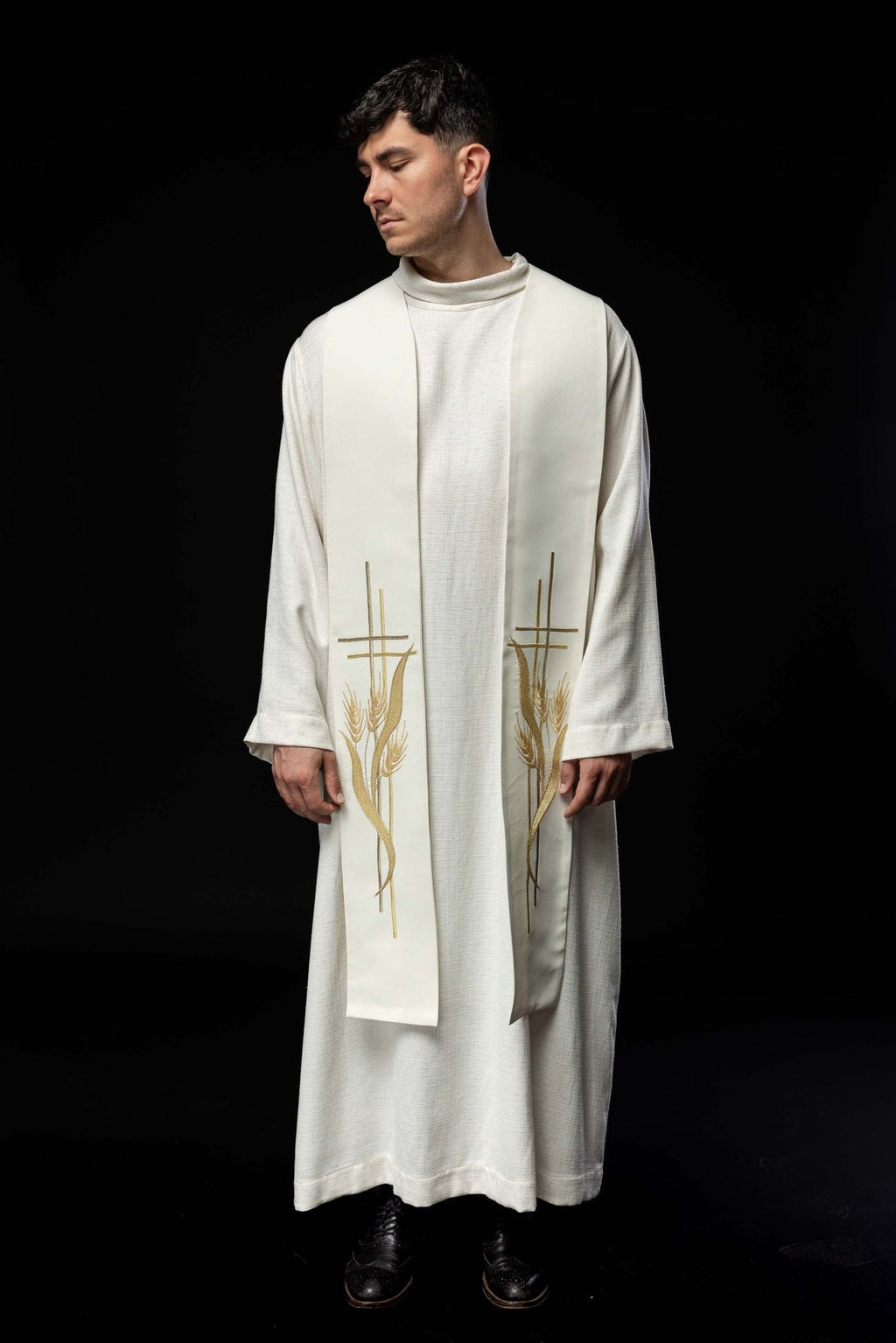 Stuła kapłańska haftowana z zdobionym krzyżem w kolorze ecru