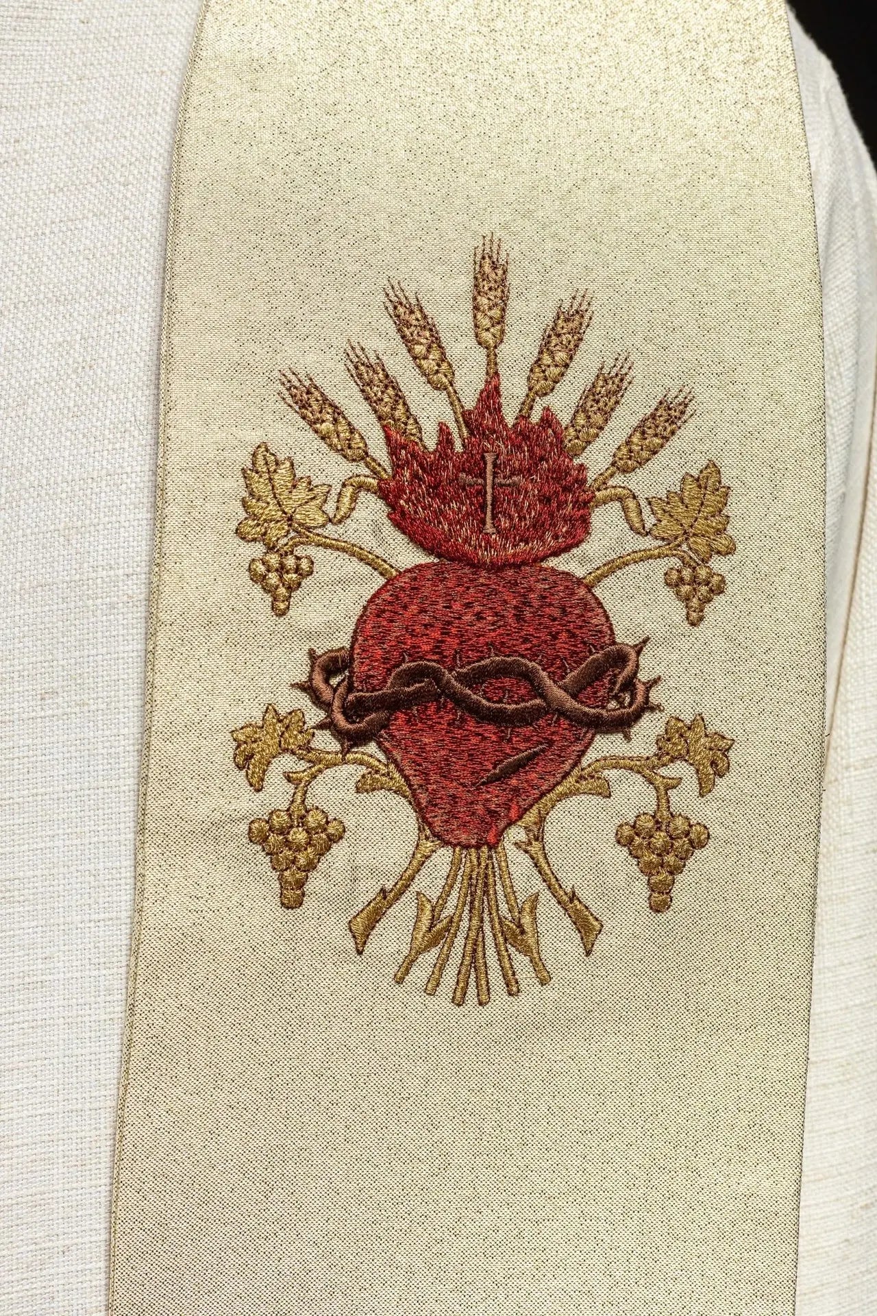 Étole de prêtre brodée en or