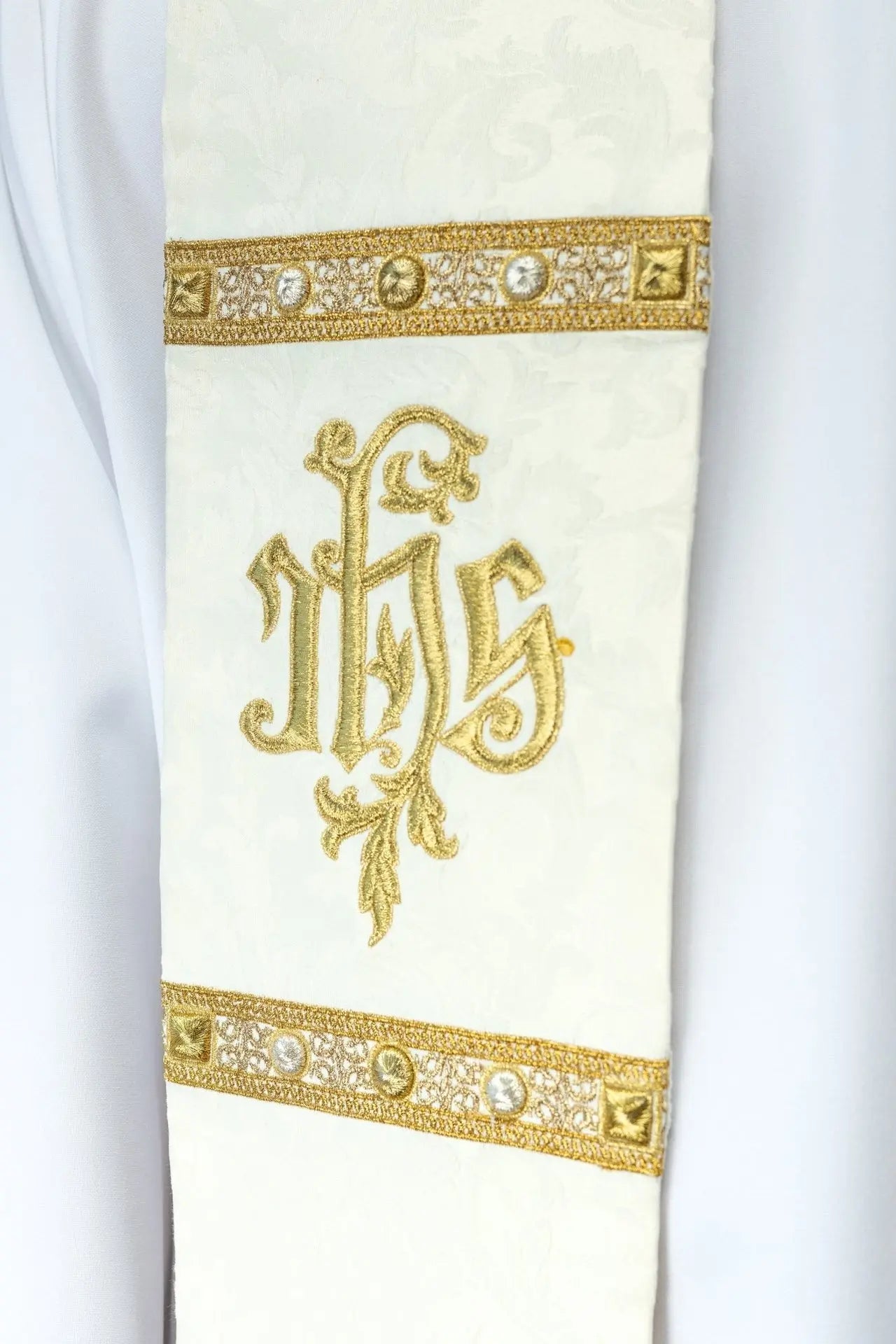 Étole d'agneau de Pâques cousue sur tissu décoratif
