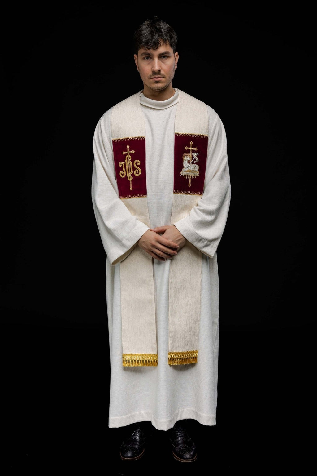 Stuła z haftowanym Barankiem Bożym i symbolem JHS