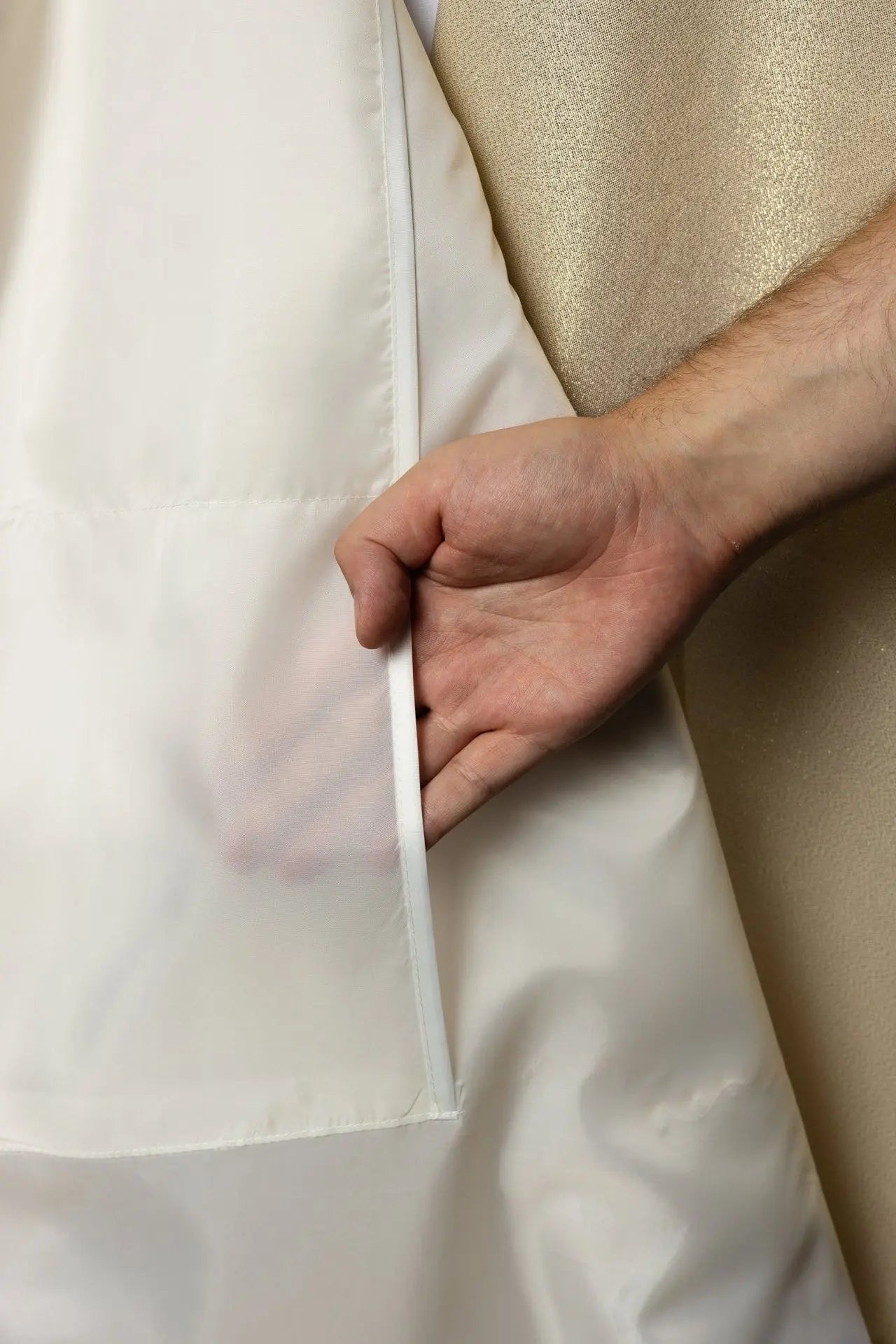 Voile brodé IHS écru