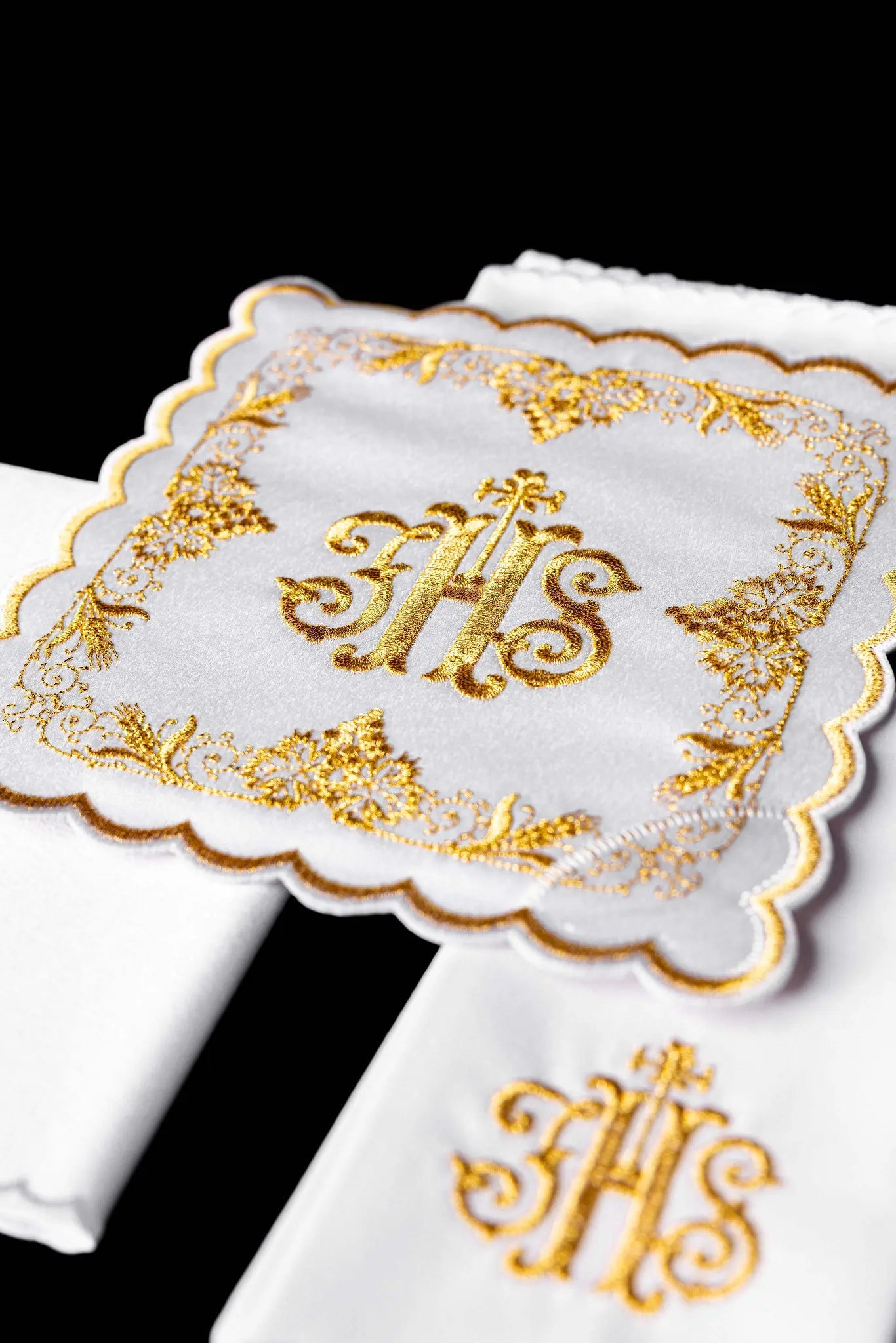 White Embroidered IHS Chalice Linen Set - HAFTINA ATELIER