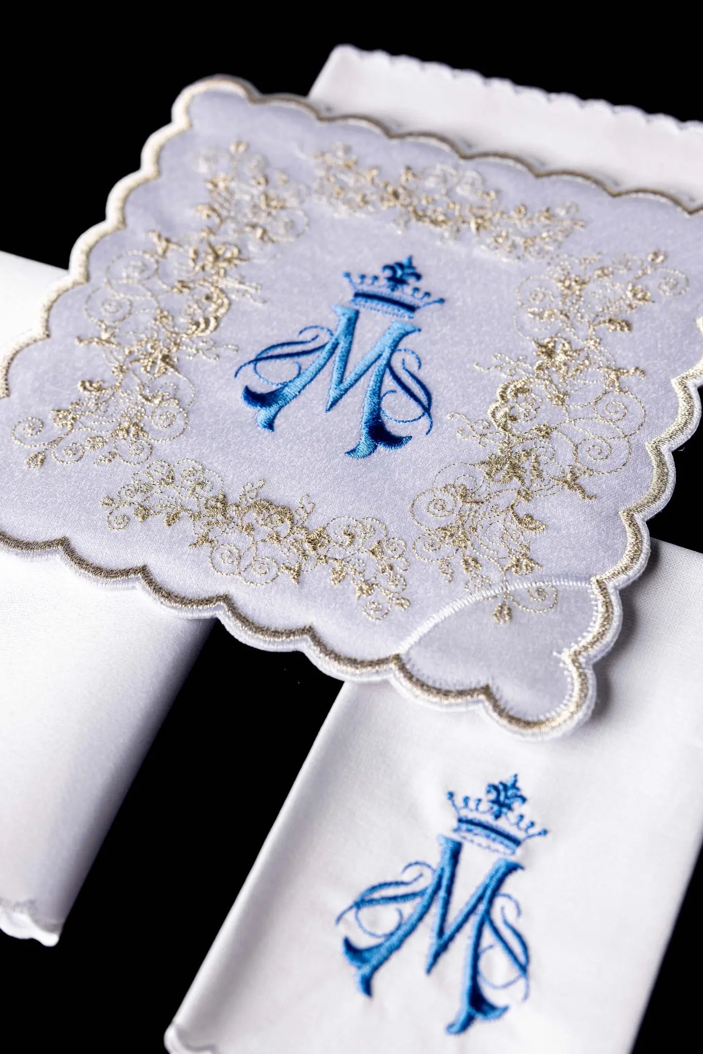 White Marian Chalice Linen Set with Gold Embroidery - HAFTINA ATELIER