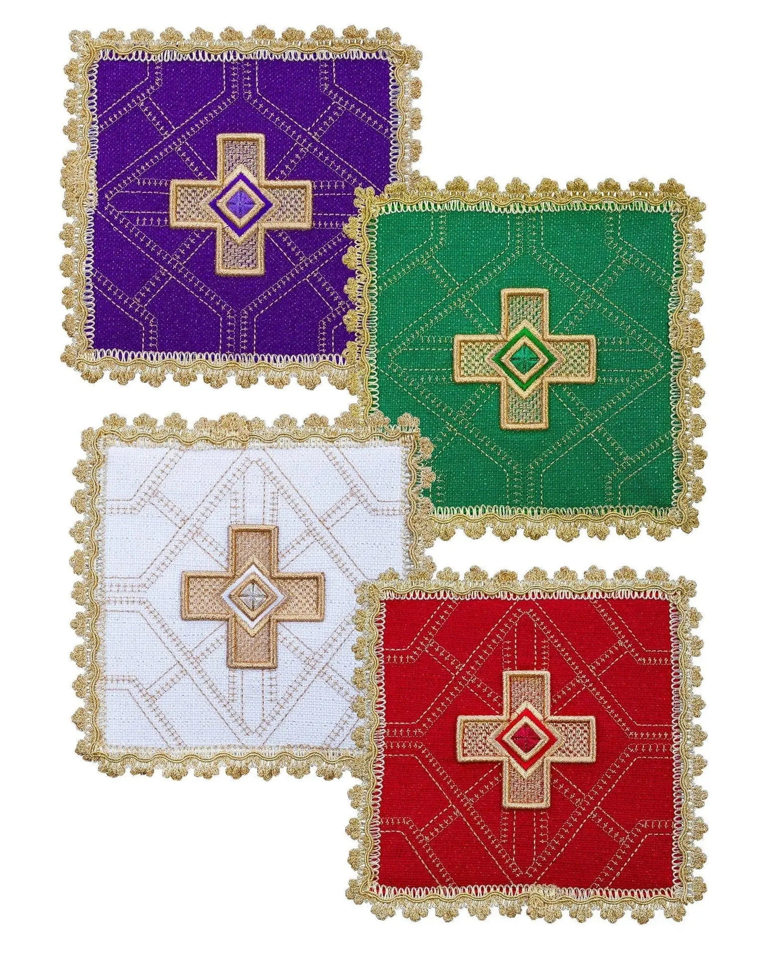 Ensemble de quatre piquets avec broderie dorée