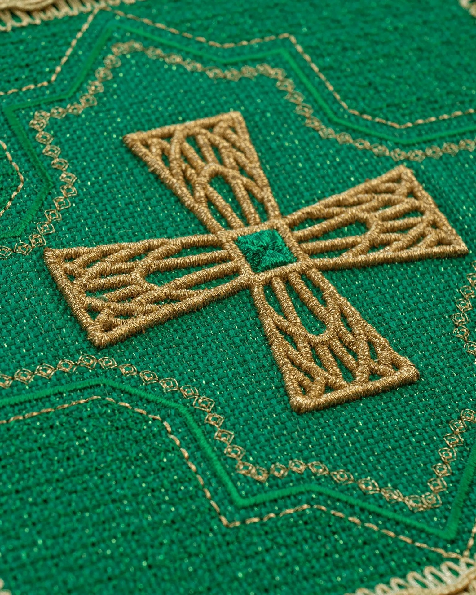 Ensemble de piquets en quatre couleurs liturgiques