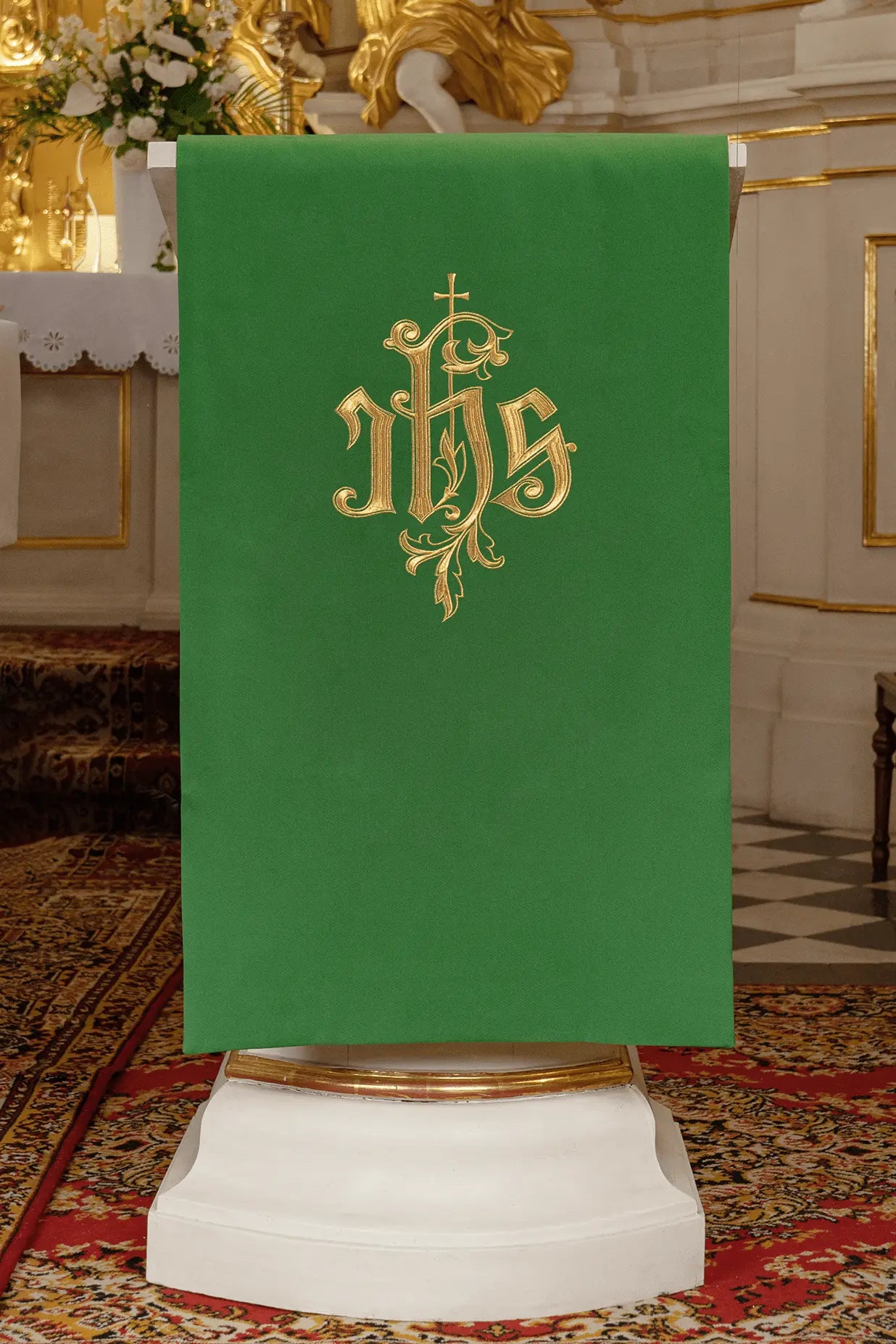 Nappe de lutrin brodée avec symbole IHS