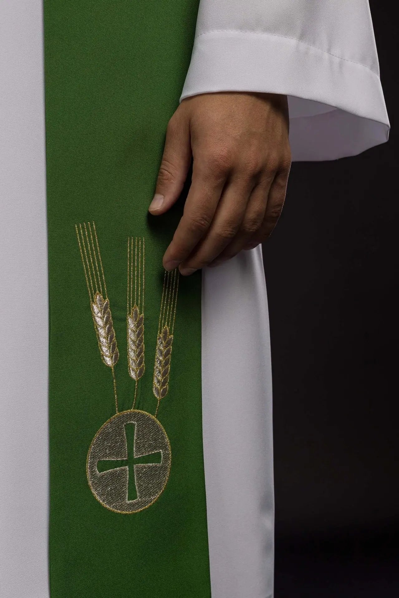 Green priest's stole embroidered Chalice, Ears and Grapes