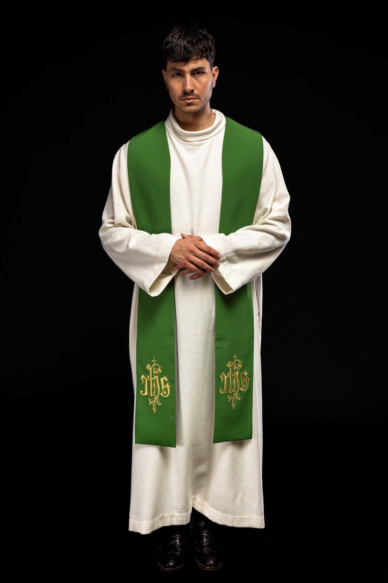 Zielona stuła z haftem IHS