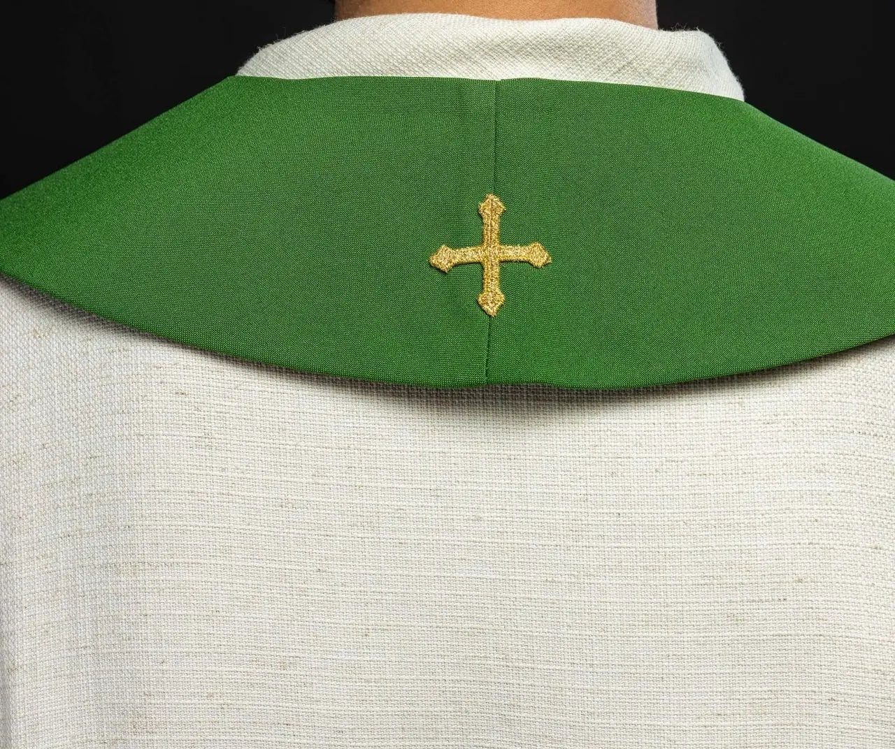 Étola verte avec broderie IHS