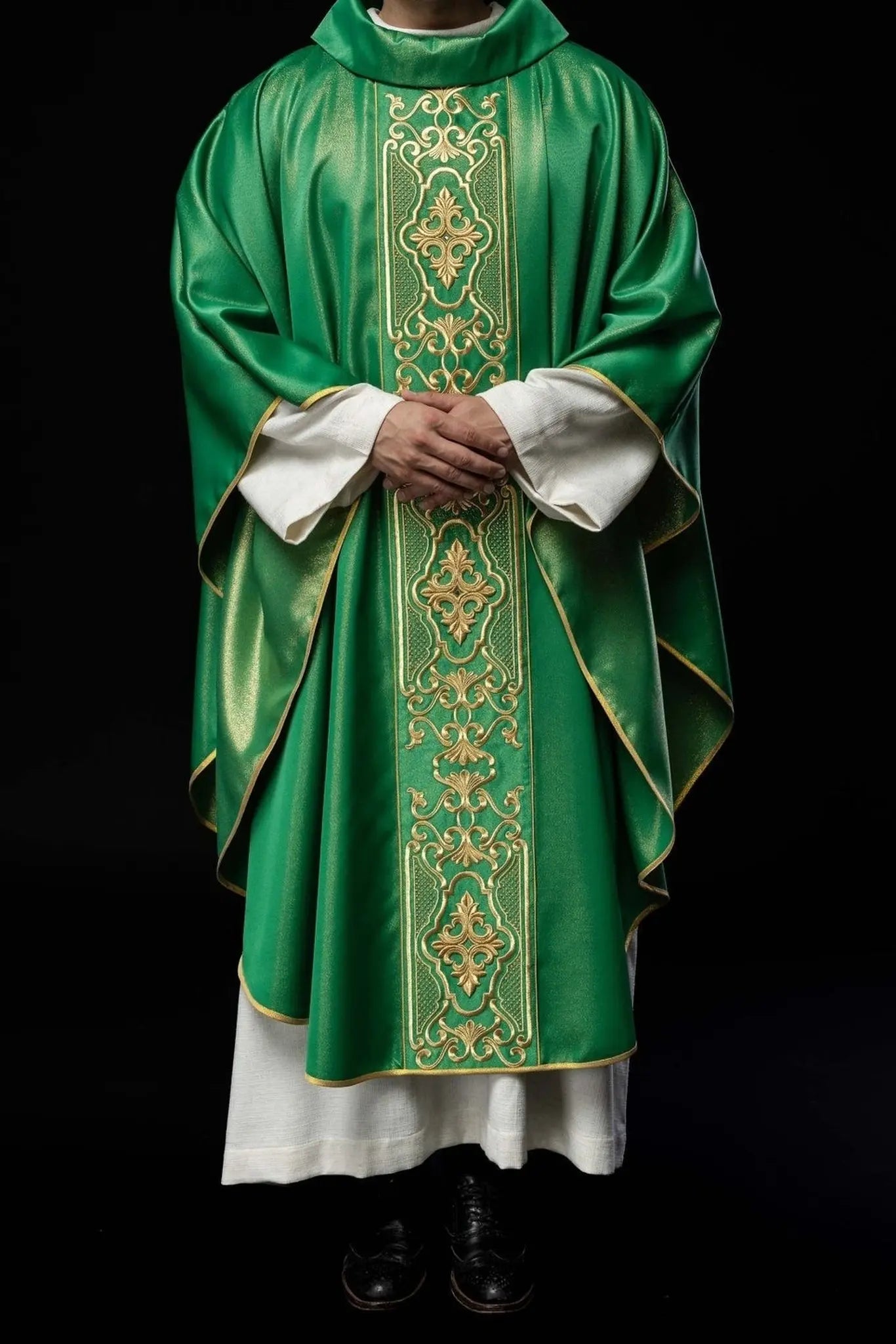 Chasuble verte richement brodée lustre