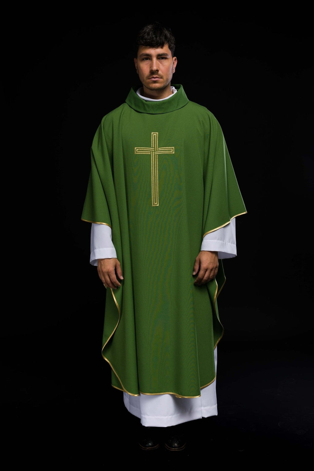 Zielony ornat haftowany z Krzyżem