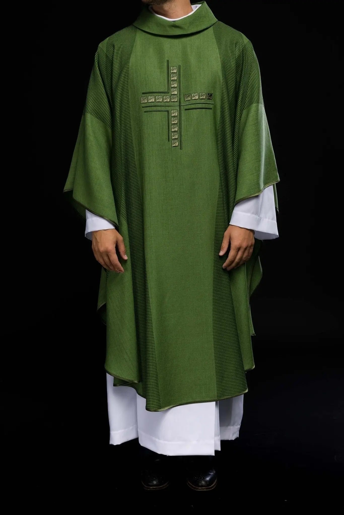 Chasuble liturgique verte avec croix