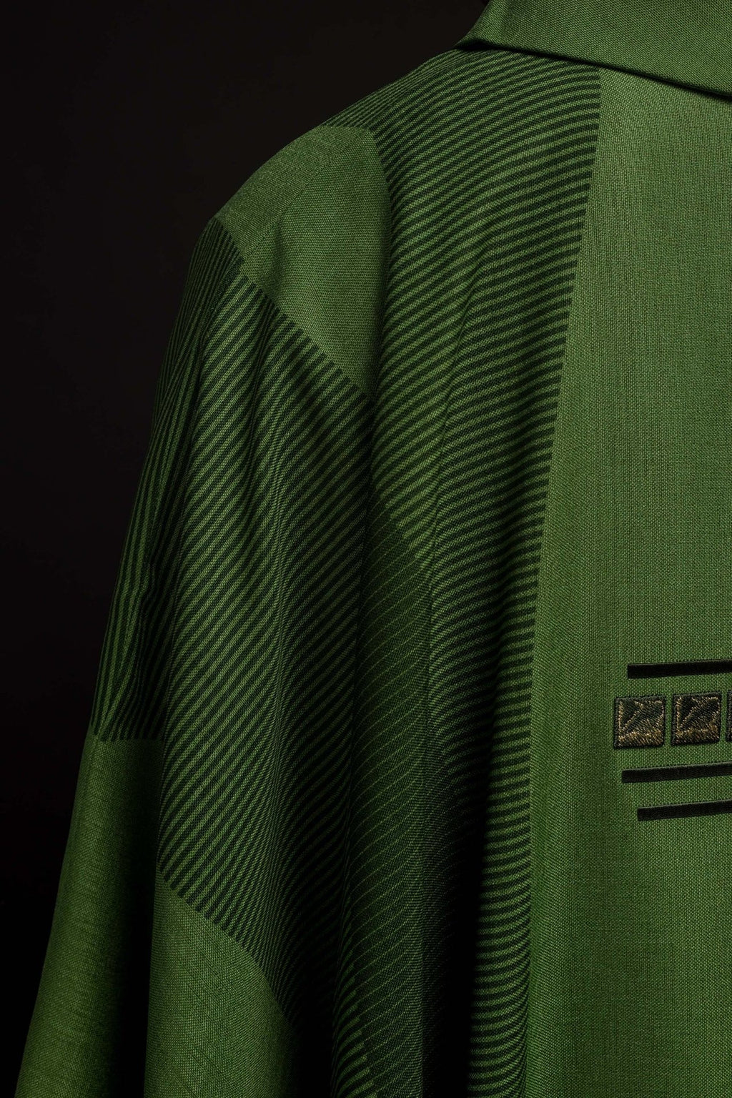 Zielony ornat liturgiczny z krzyżem