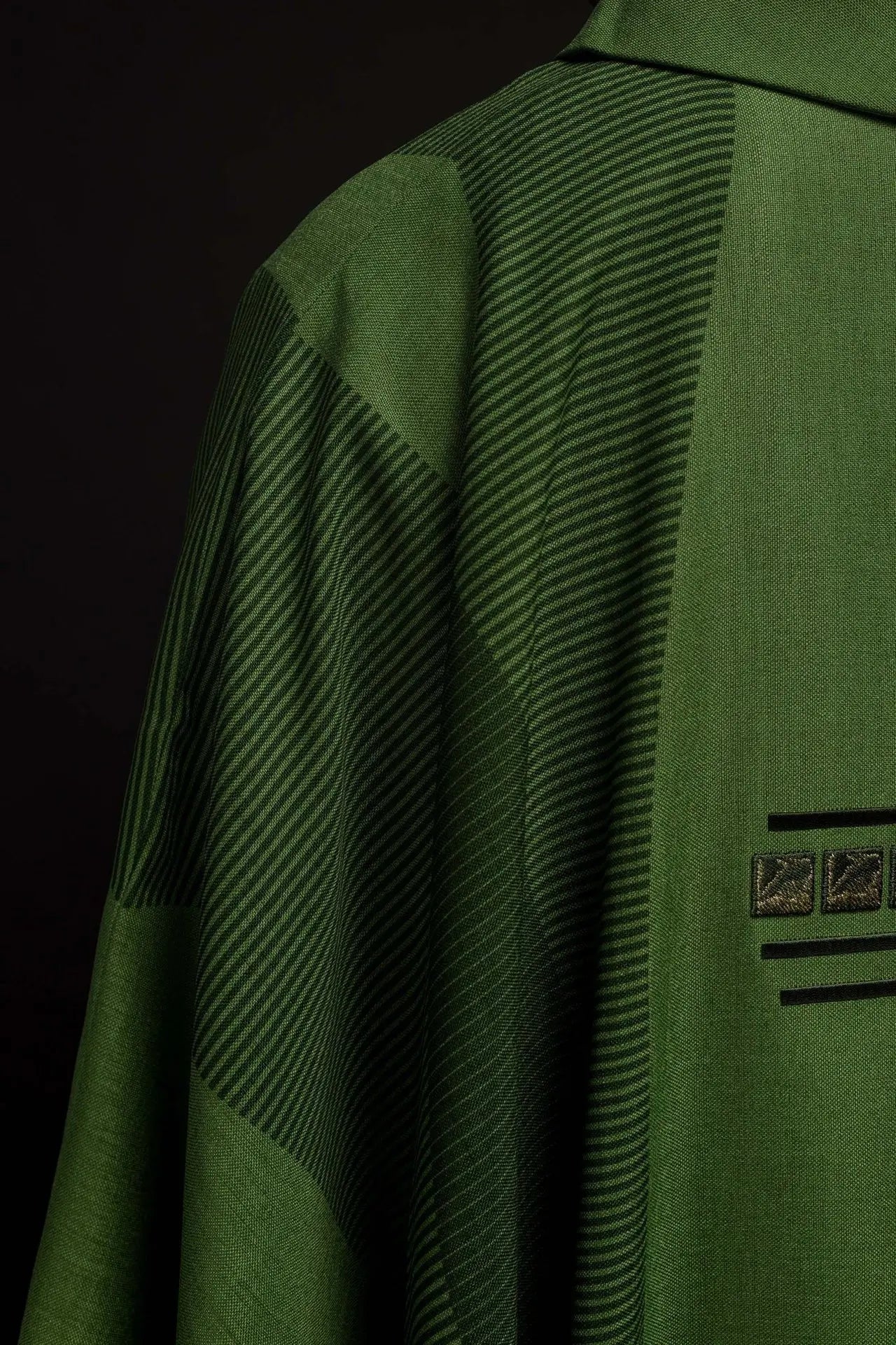 Chasuble liturgique verte avec croix