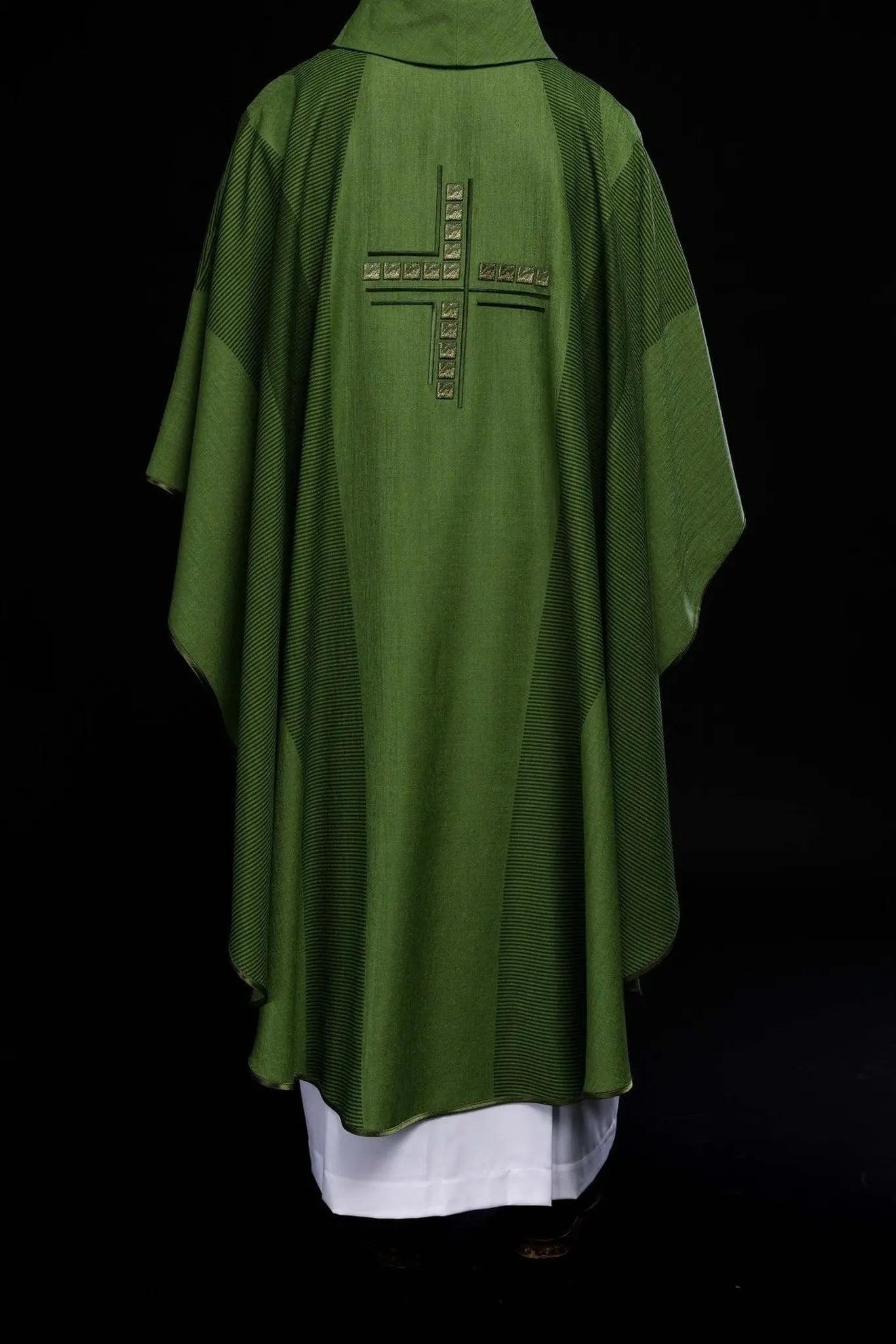 Chasuble liturgique verte avec croix