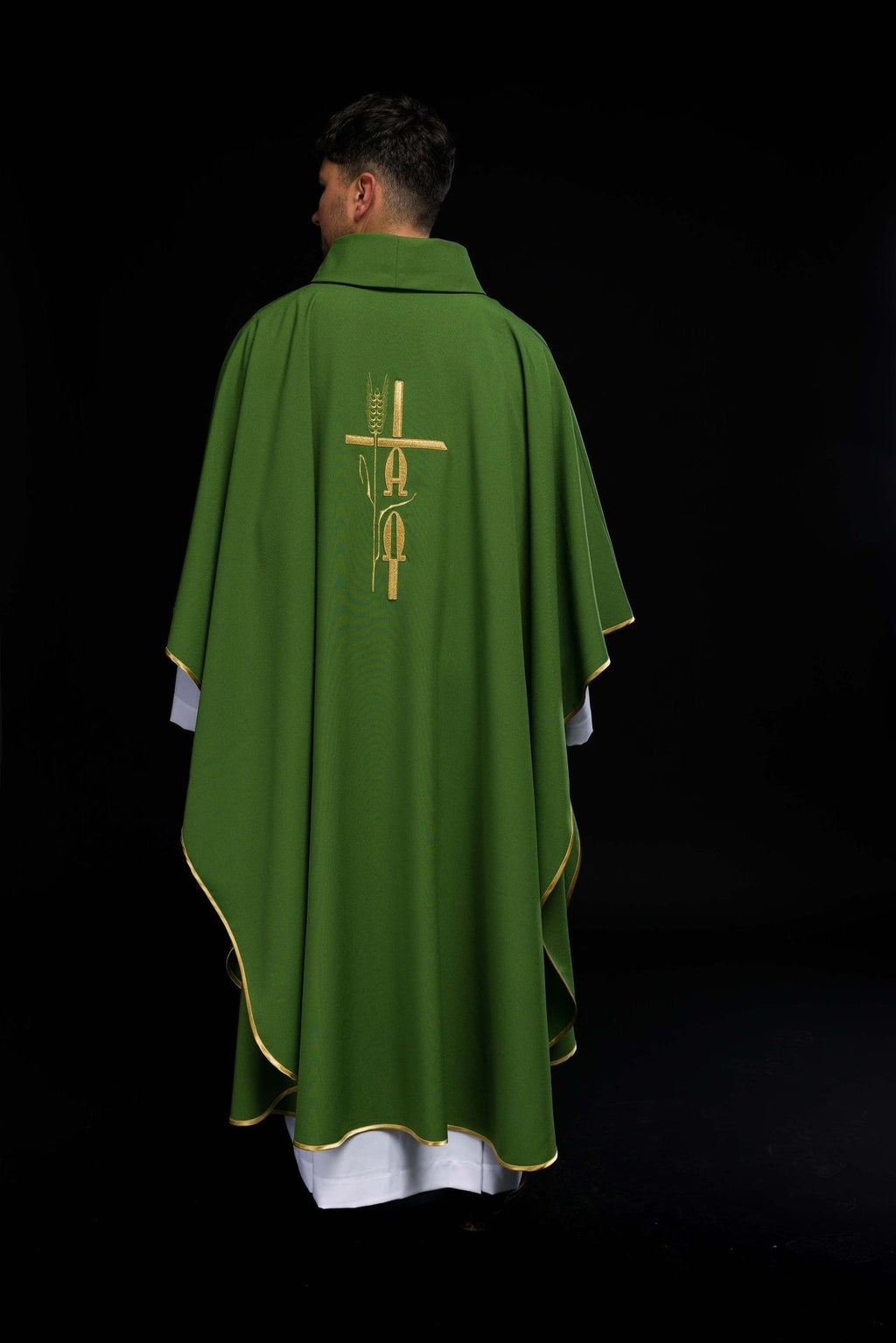 Zielony ornat z haftem Alfa Omega