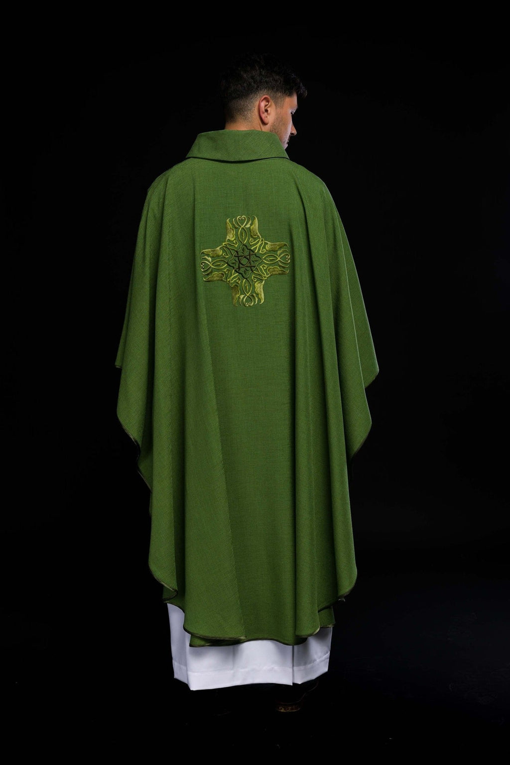 Zielony ornat z haftem Krzyża