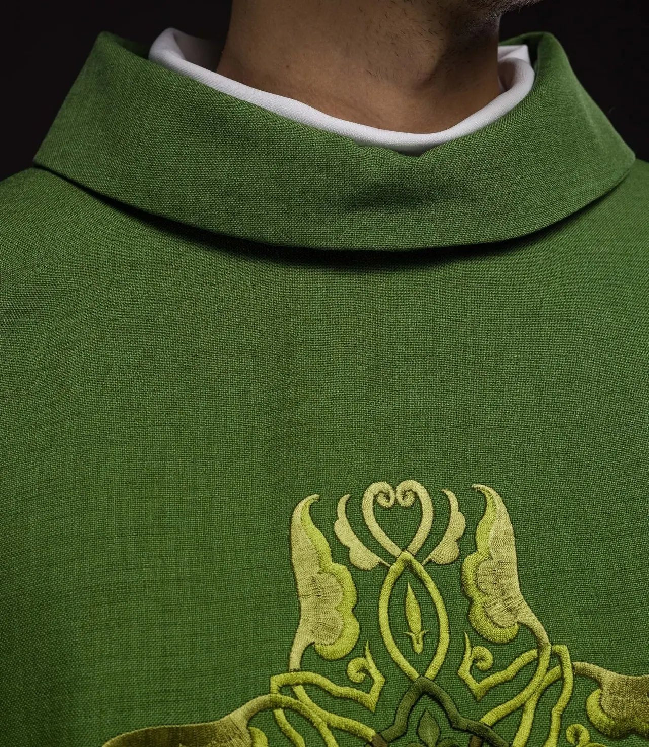 Chasuble verte avec broderie de la Croix