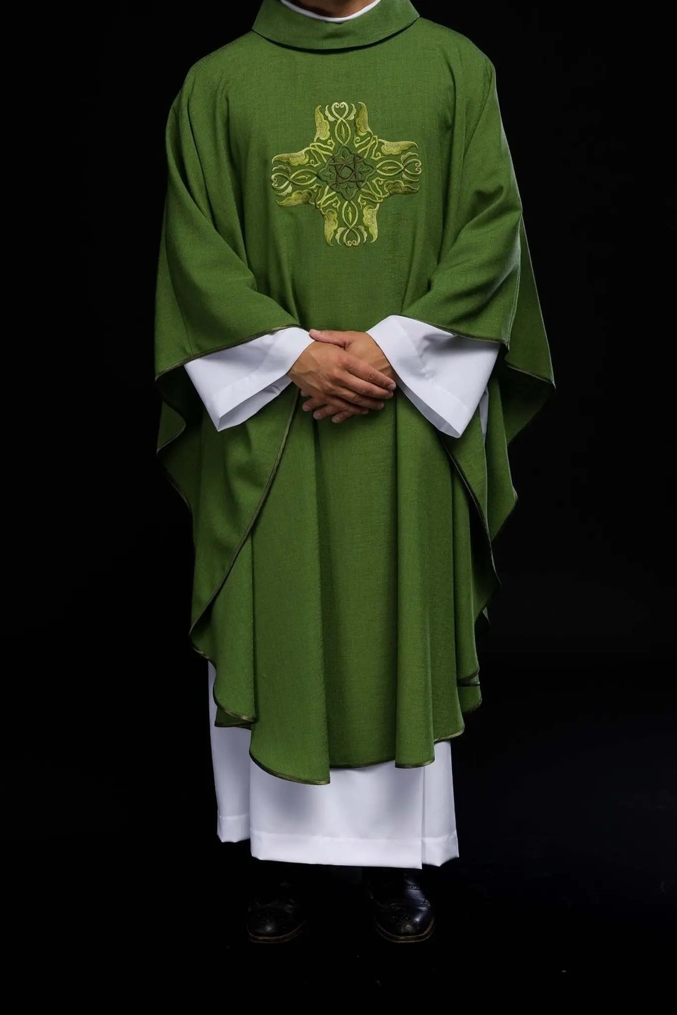 Chasuble verte avec broderie de la Croix