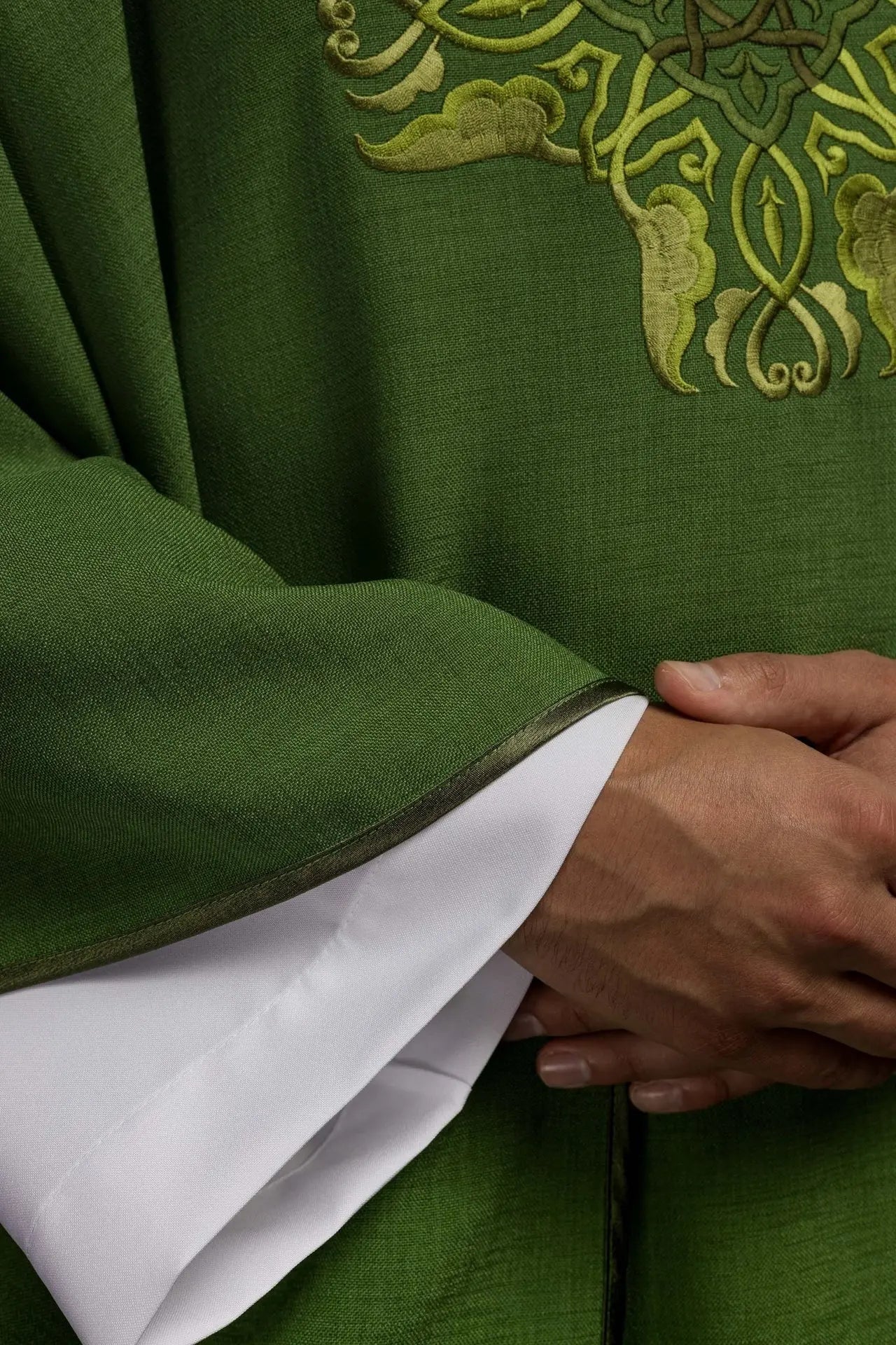 Chasuble verte avec broderie de la Croix