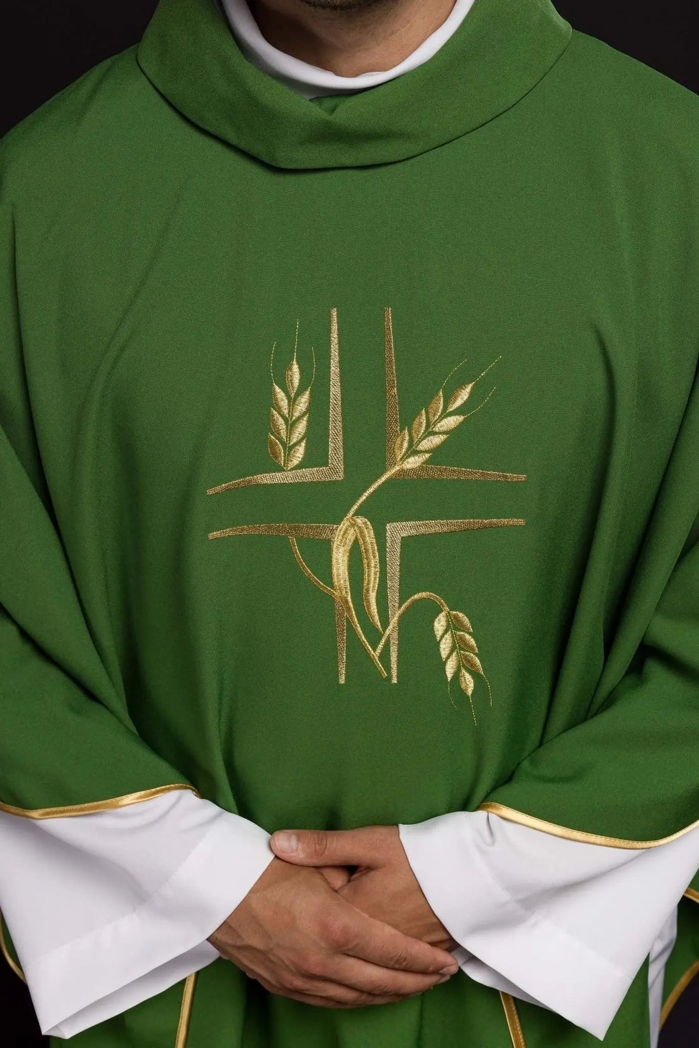 Chasuble verte avec broderie de la Croix et des Pointes